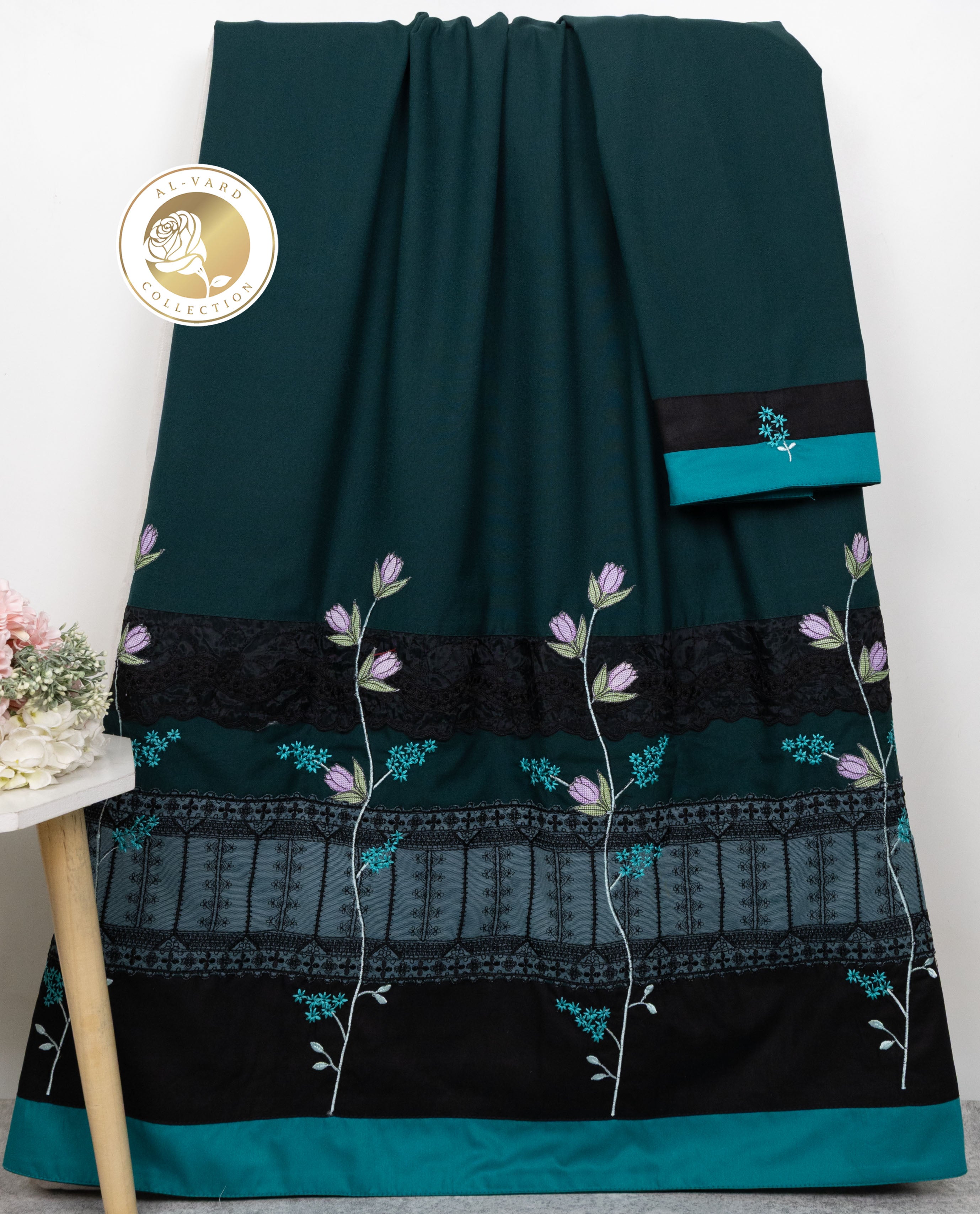 Dark Green Rida With Smart Floral All Over Work & Smart Dark Lace