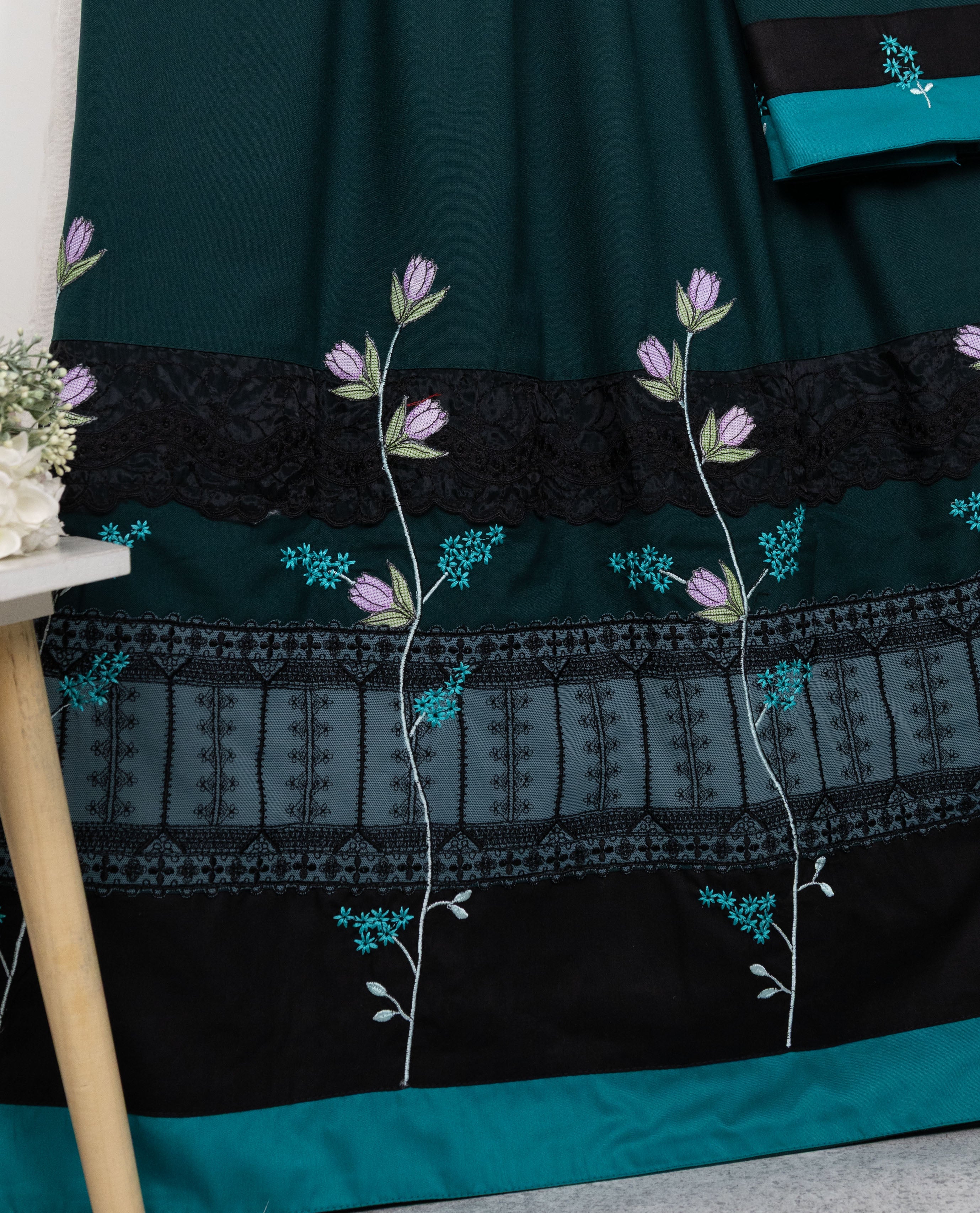 Dark Green Rida With Smart Floral All Over Work & Smart Dark Lace