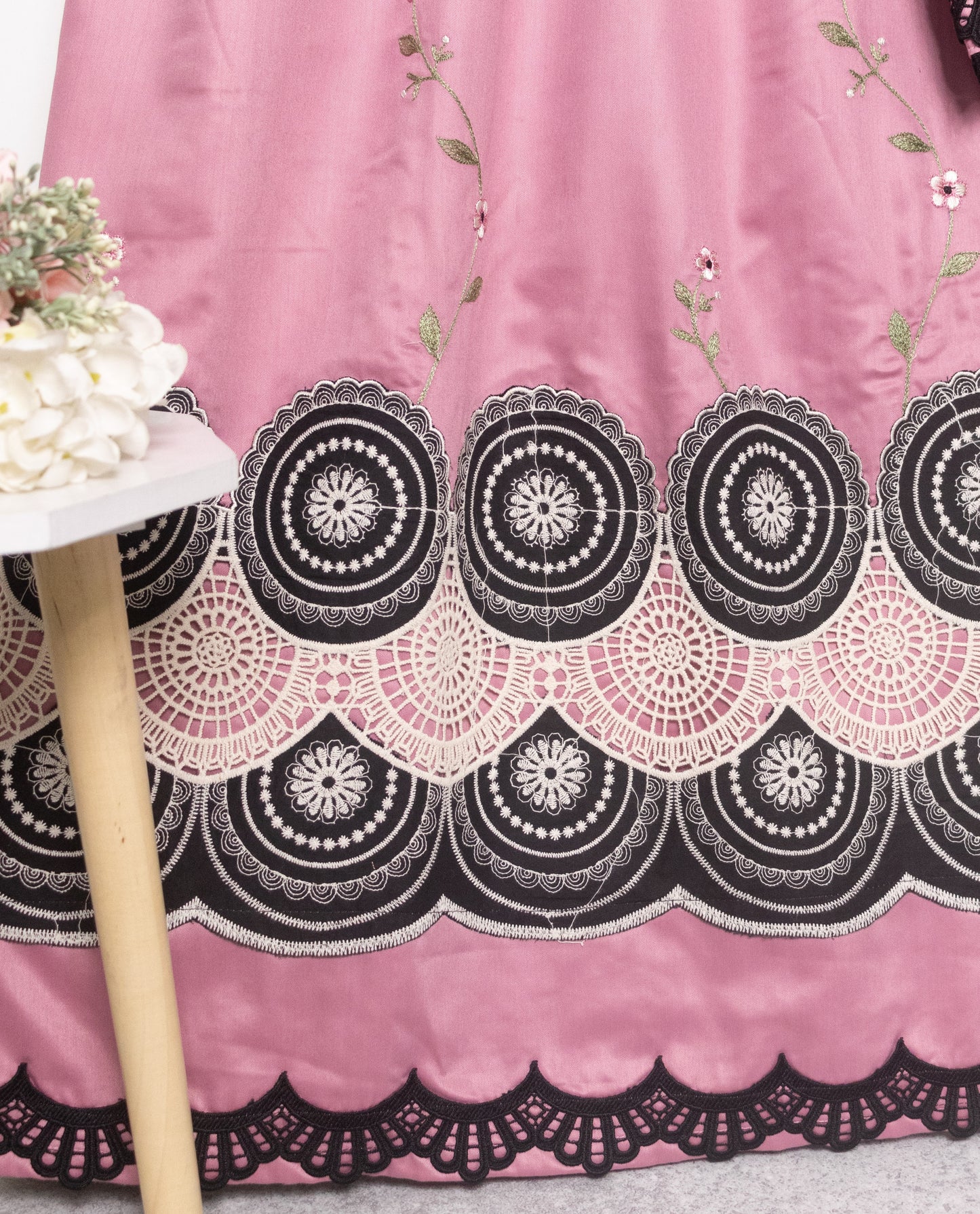 Light Falsa Rida With Smart Lace & Smart Floral Work