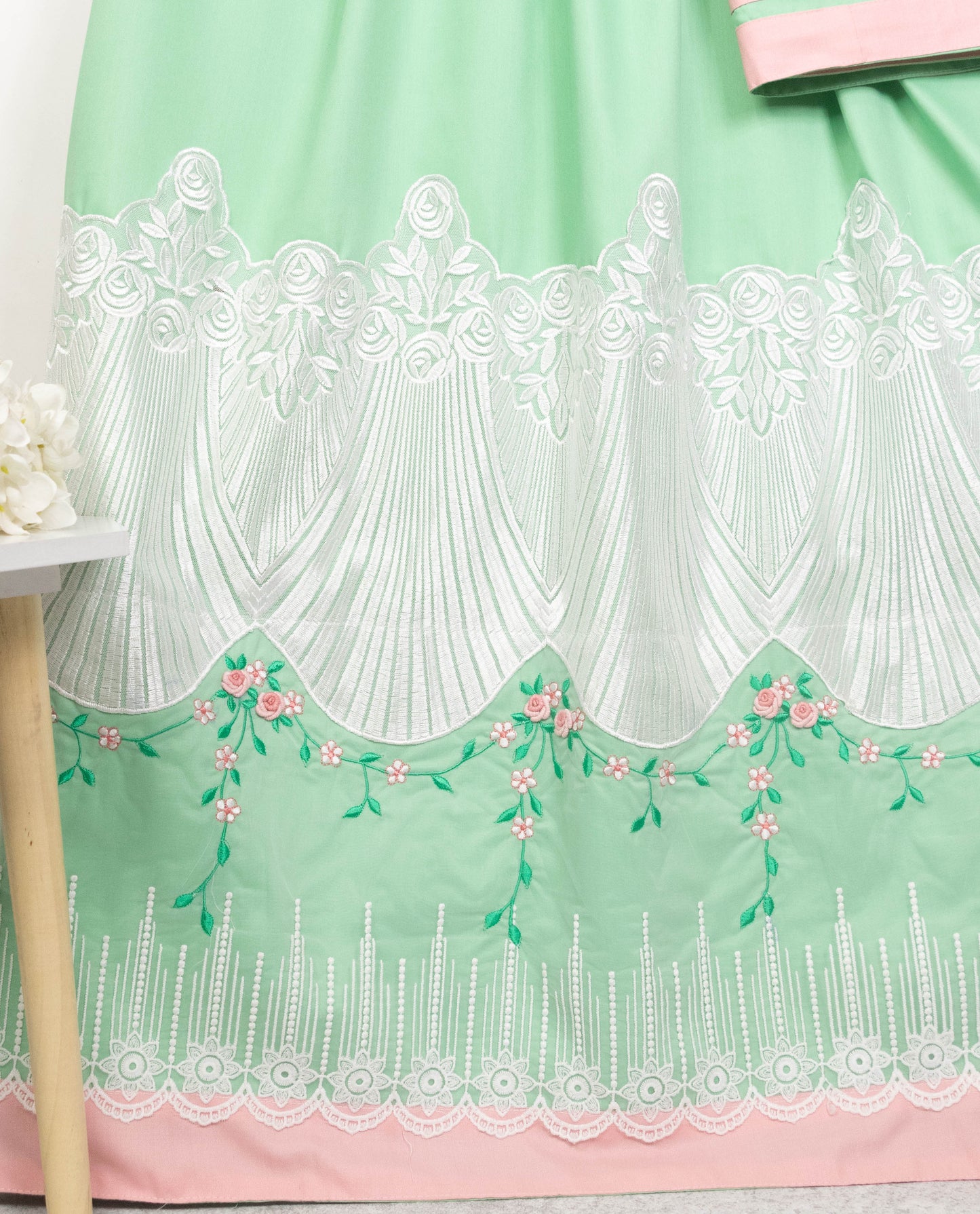 Fern Green Rida With Smart Lace & Floral Bullion Work