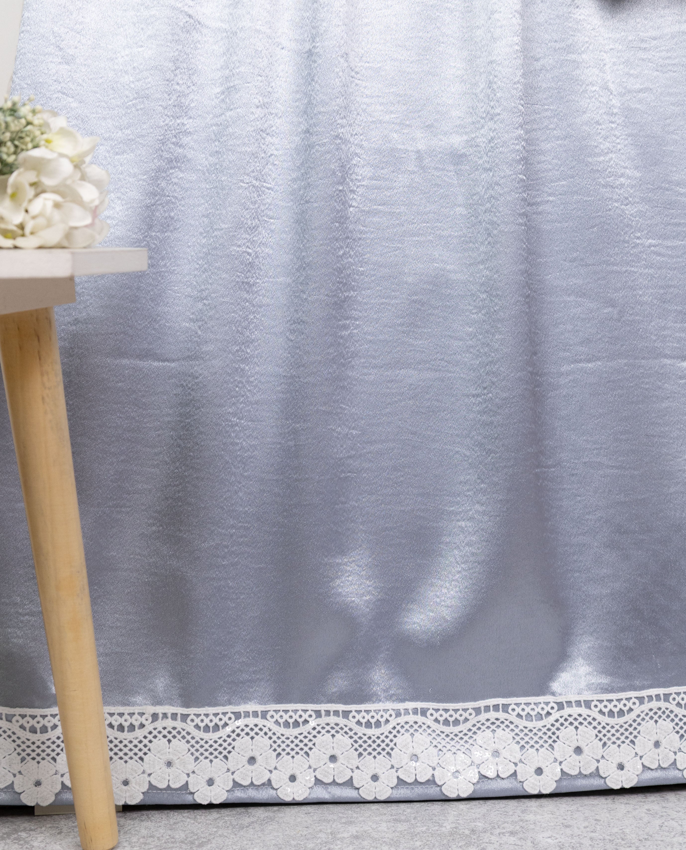 Silver Grey Shining Rida With Smart Floral Lacing