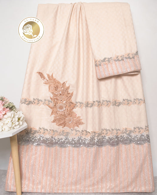 Creamy Rida With Heavy Look Lace Panel & Floral Aari Bunch