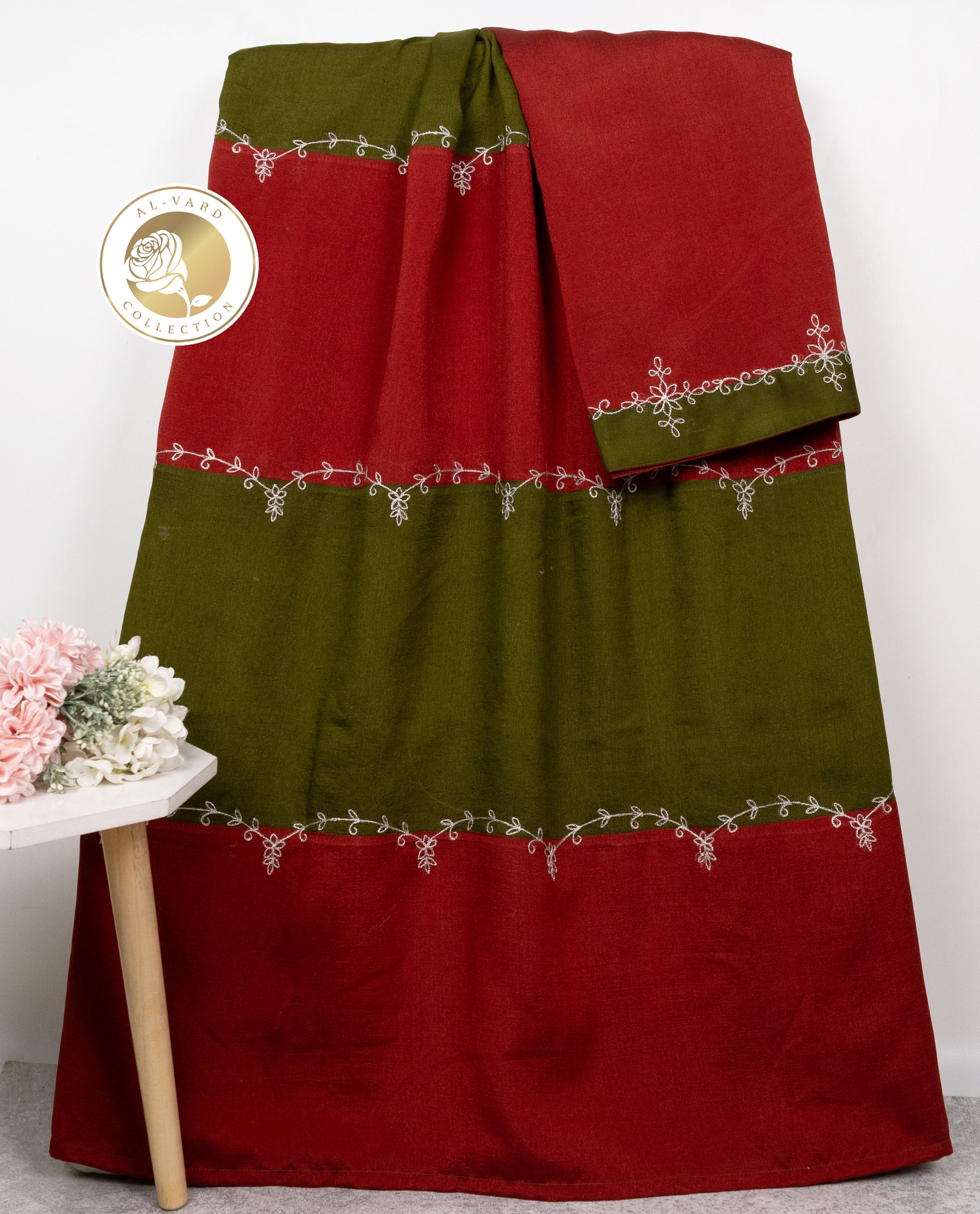 Dark Red Green 90 grm Silk Rida With Smart Pattern & Smart Embroidery Border