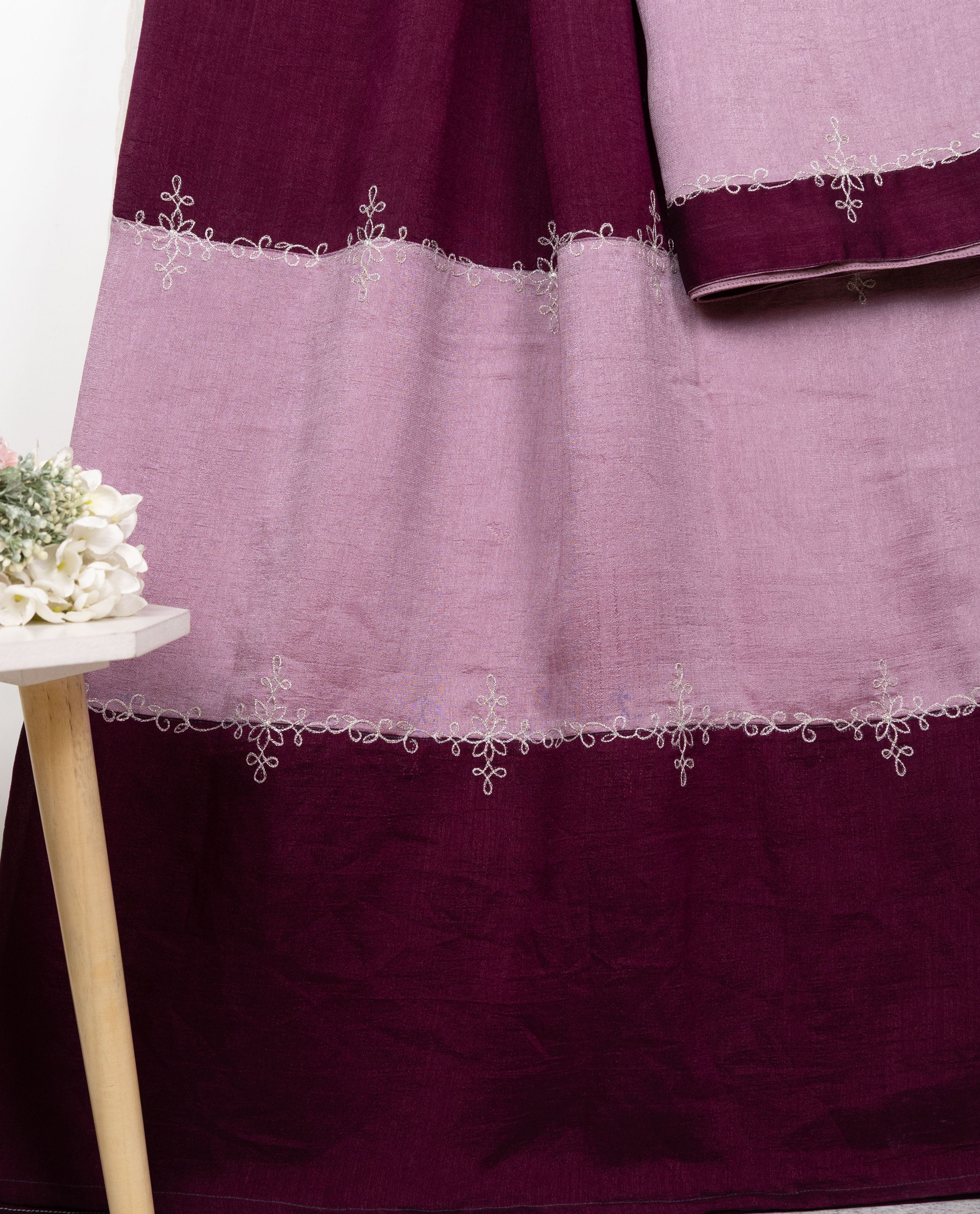 Dark Plum Mauve 90 grm Silk Rida With Smart Pattern & Embroidery Border Work