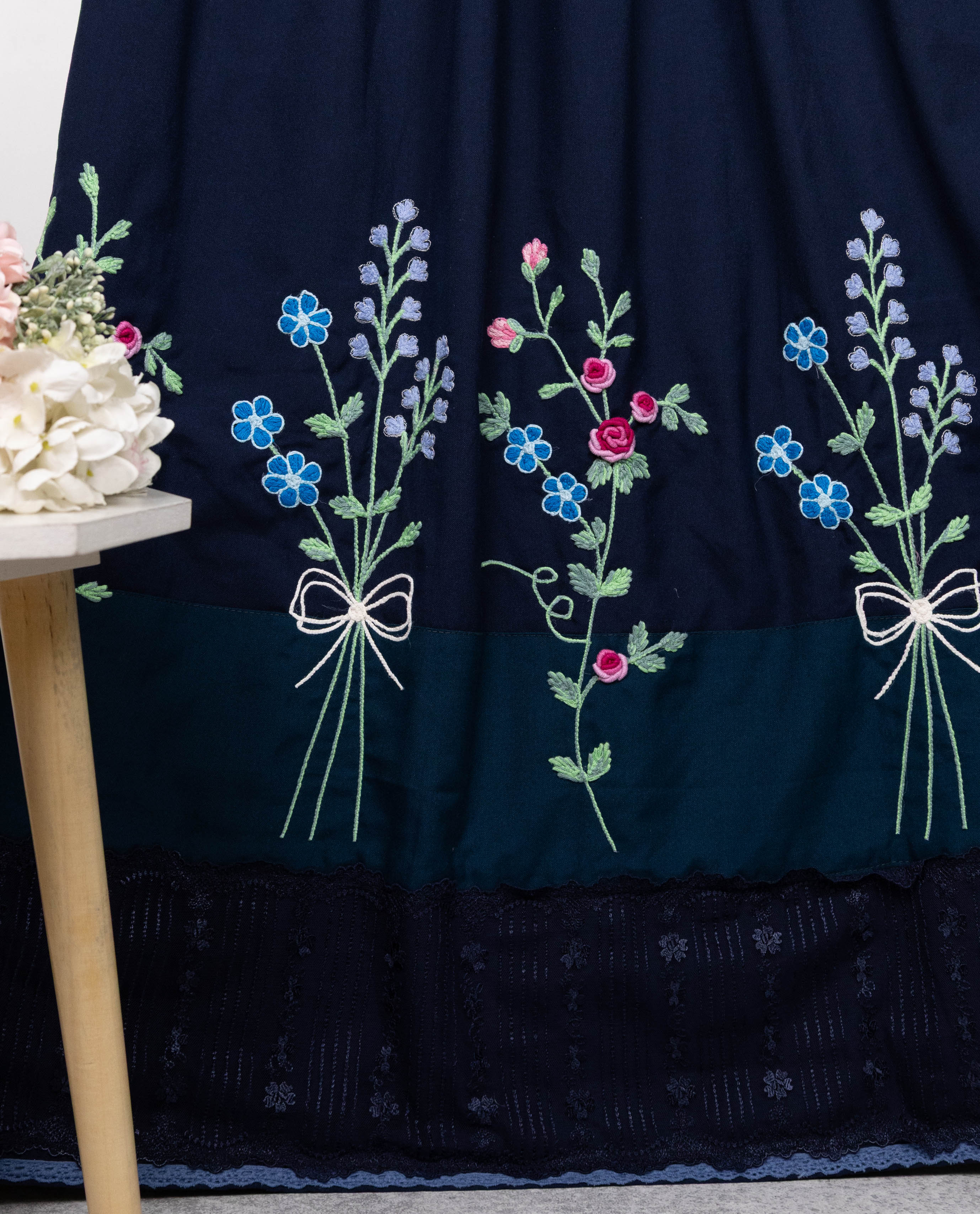 Navy Blue Rida With Beautiful Floral All Over Work & Smart Dark Color Lace
