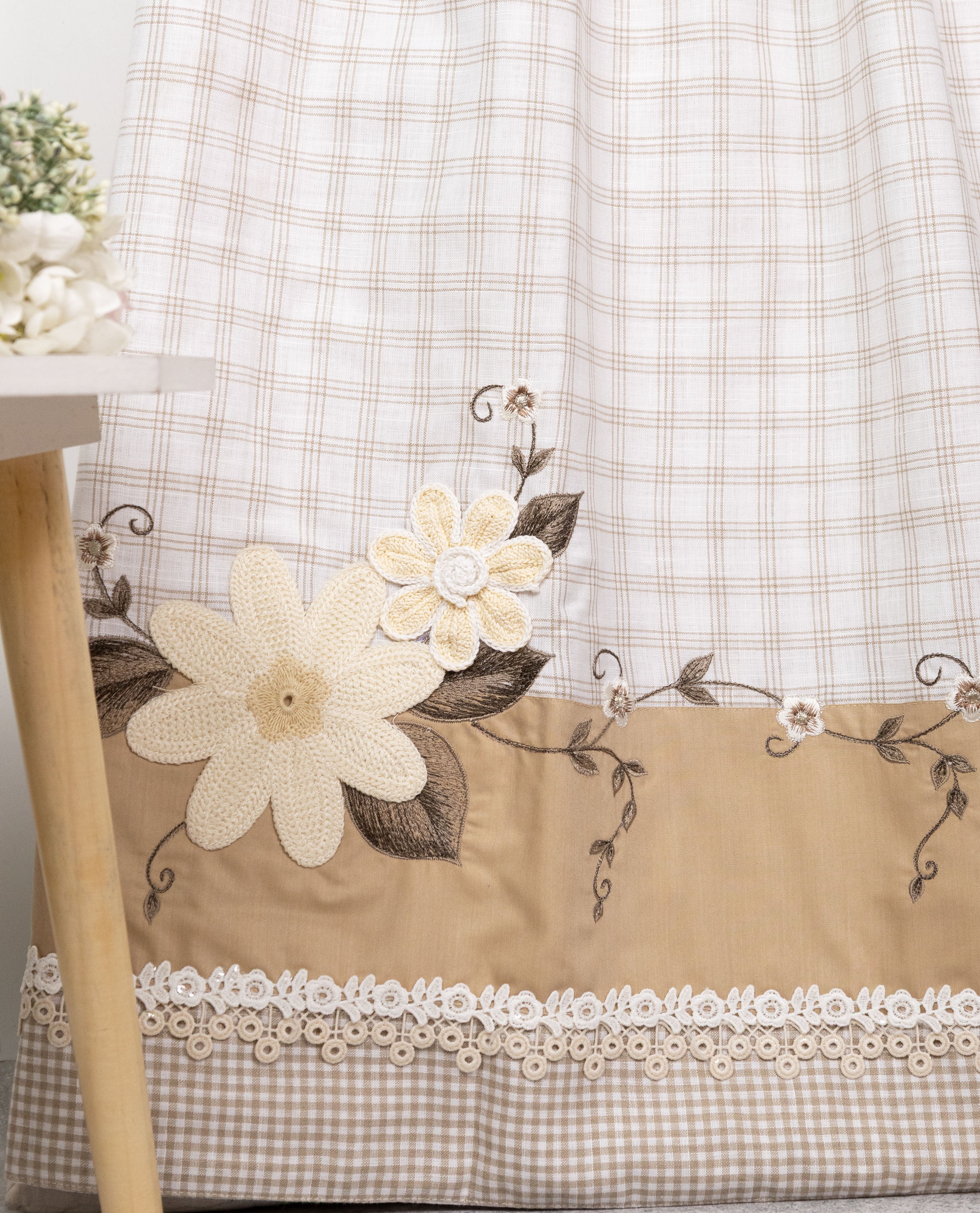 Off White Base Beige Checks Rida With Smart Panel & Smart Floral Work On Panel