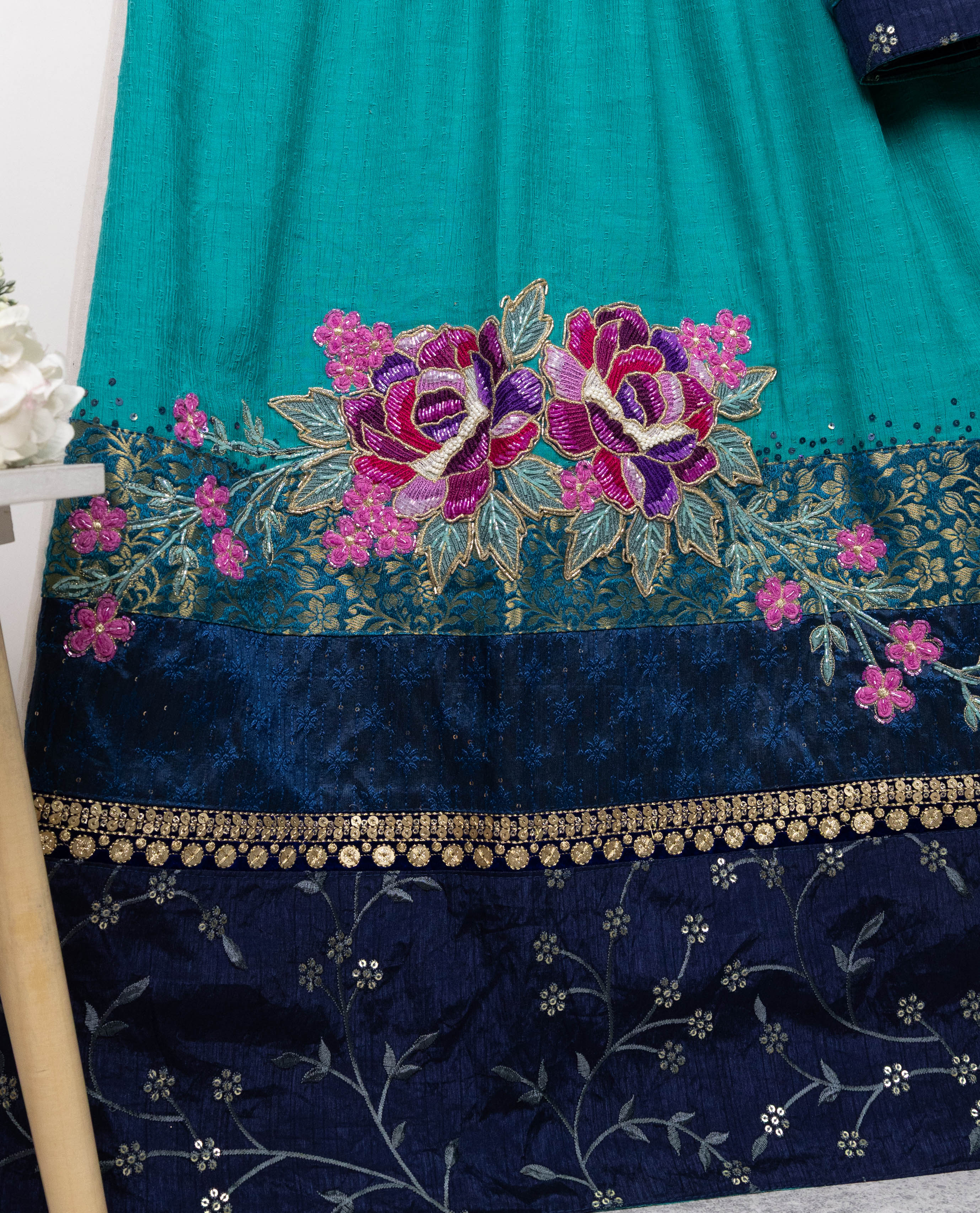 Deep Teal Rida With Heavy Look Navy Panel Smart Lace & Smart Floral Aari Bunch