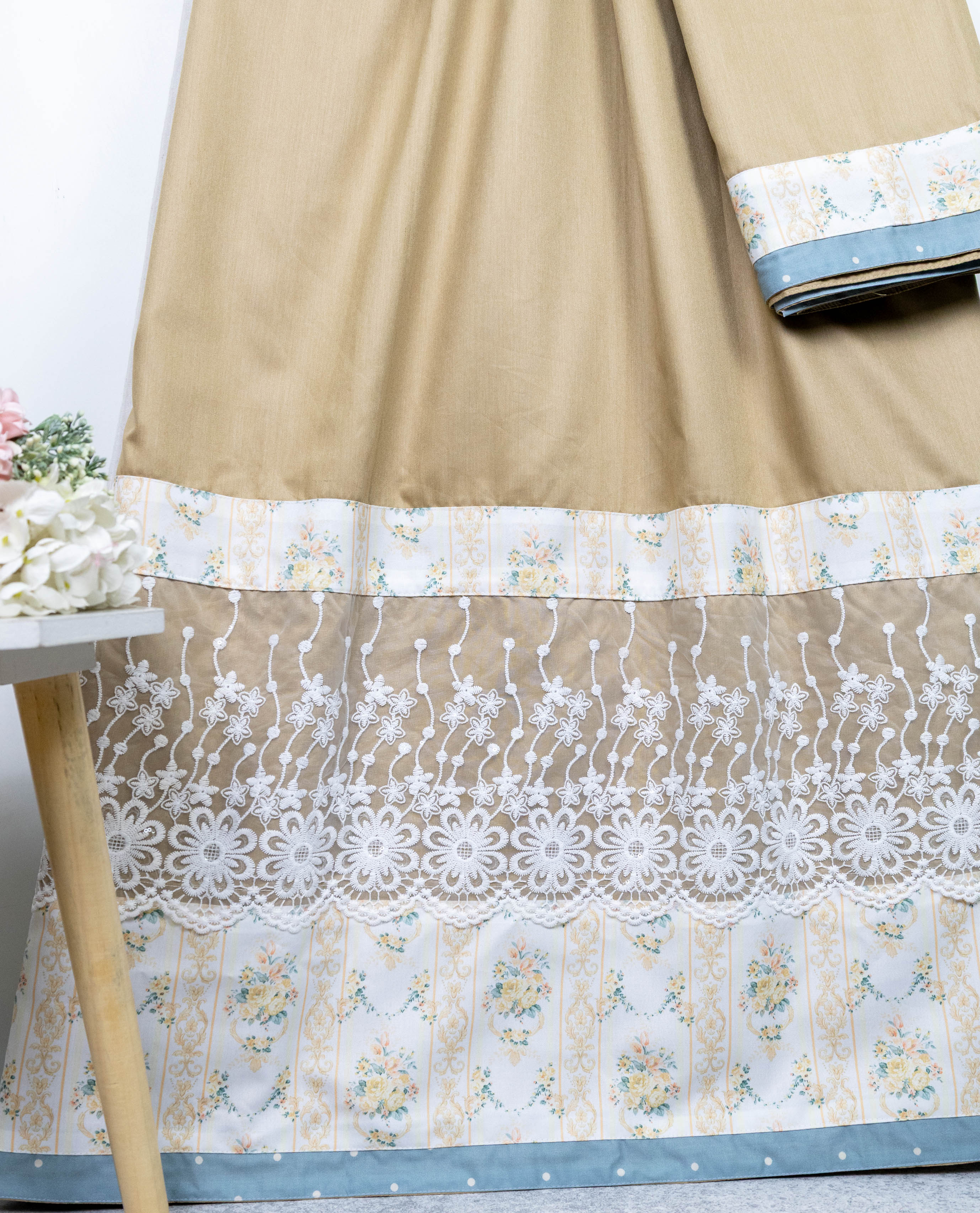 Light Beige Rida With White Floral Lace & Smart Floral Panel