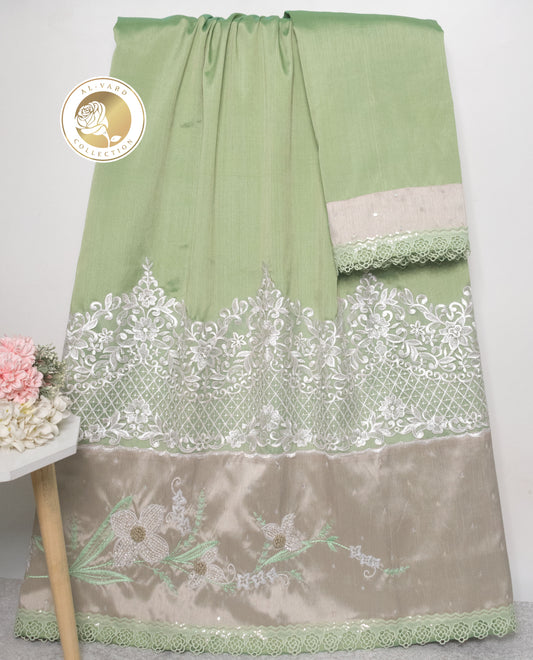Green Silk Rida With Heavy Look Lace & Panel With Floral Work