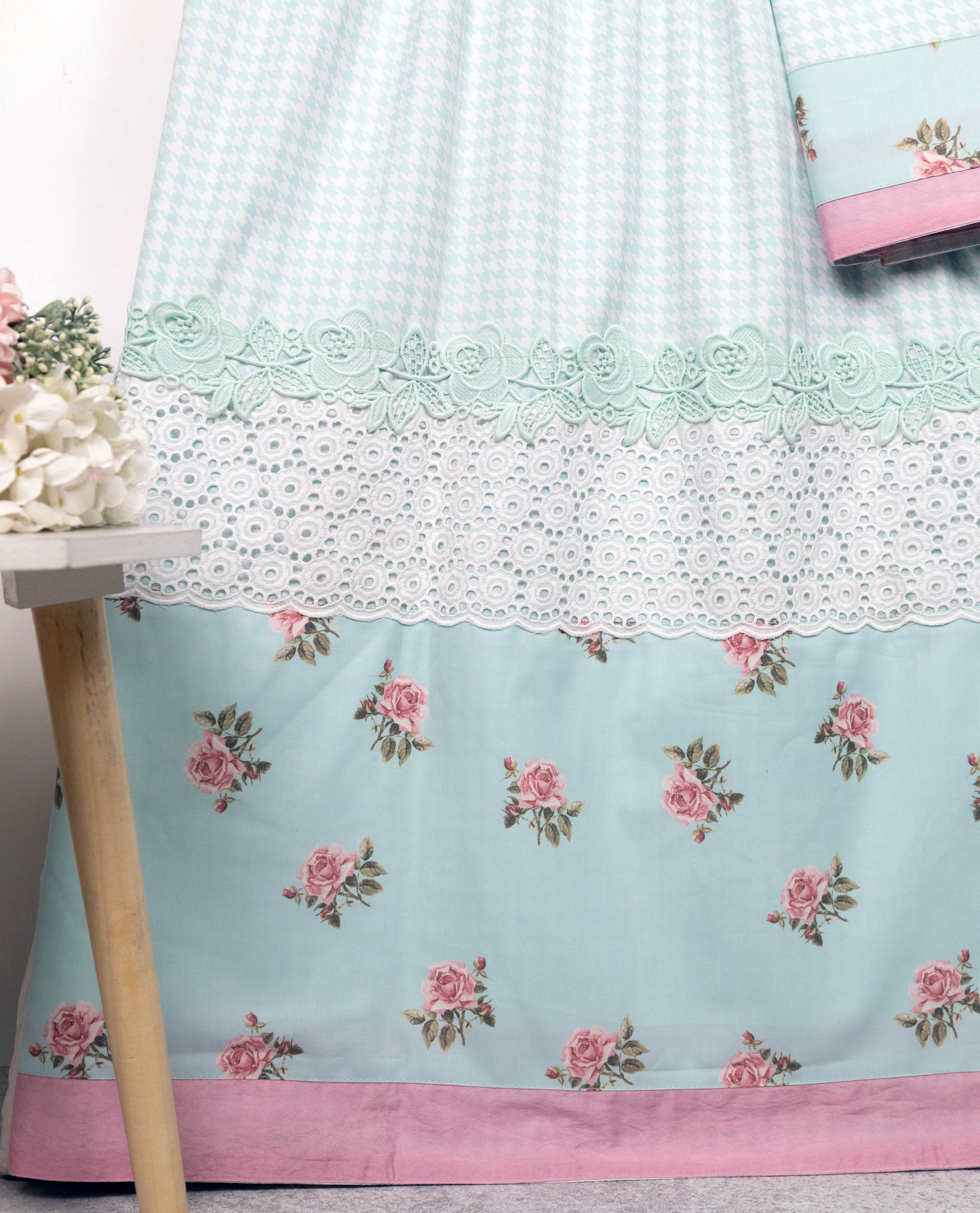 Ice Mint Green Self Design Rida With Smart Floral Lace & Smart Rose Print Panel