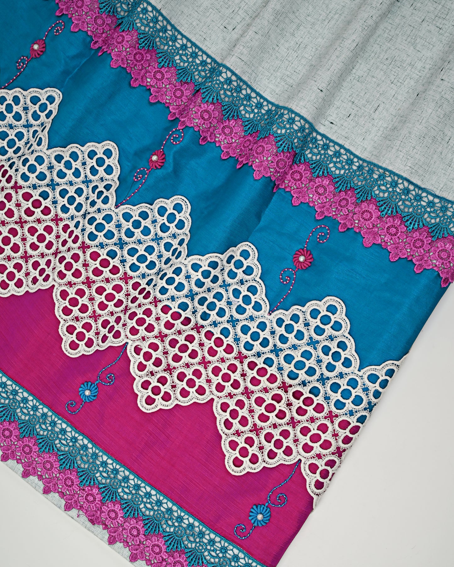 Light Green Texture Rida With Smart Dark Panel Laces & Floral Work