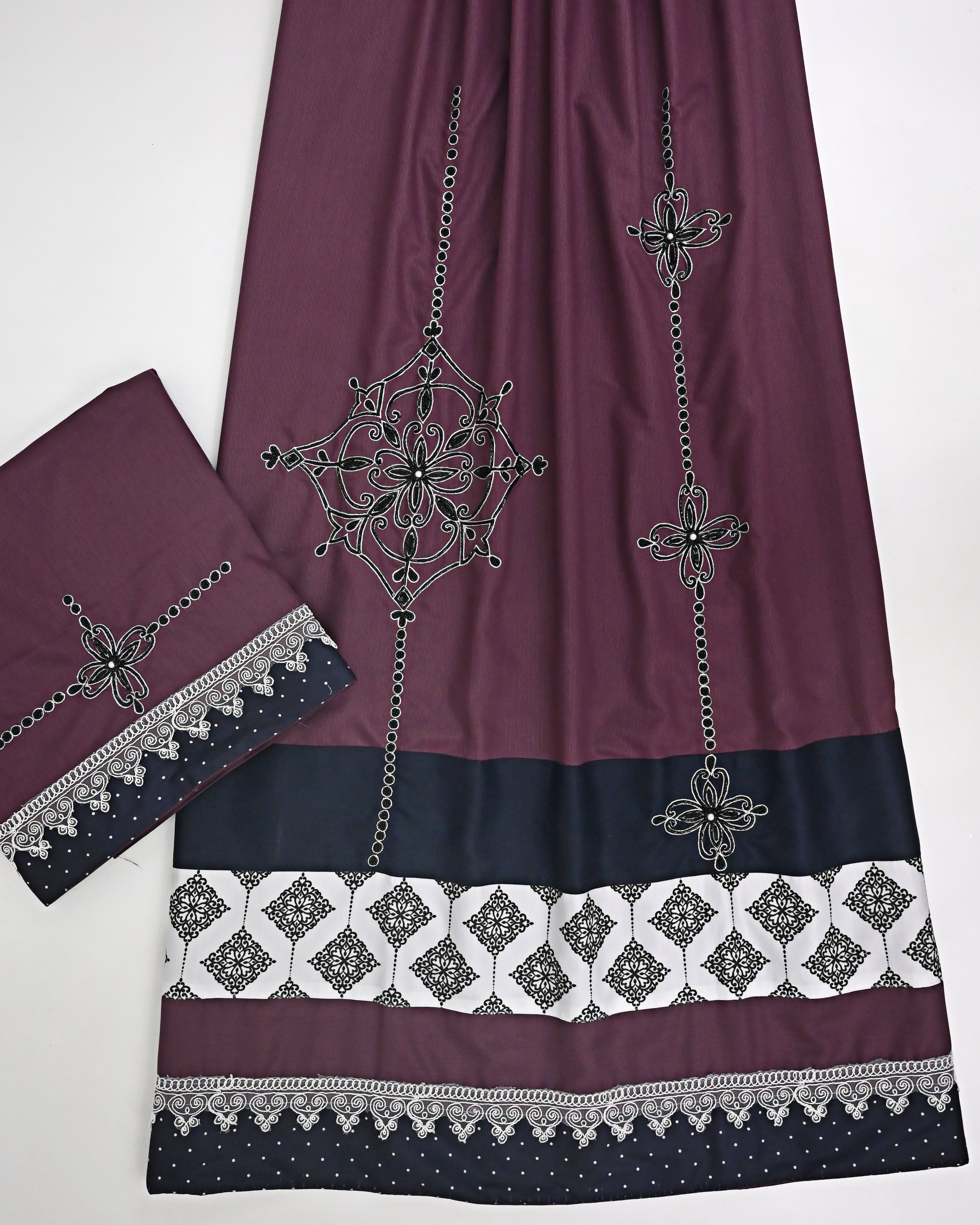 Wine Red Rida With Smart Floral Work & Smart Design Panel Lace