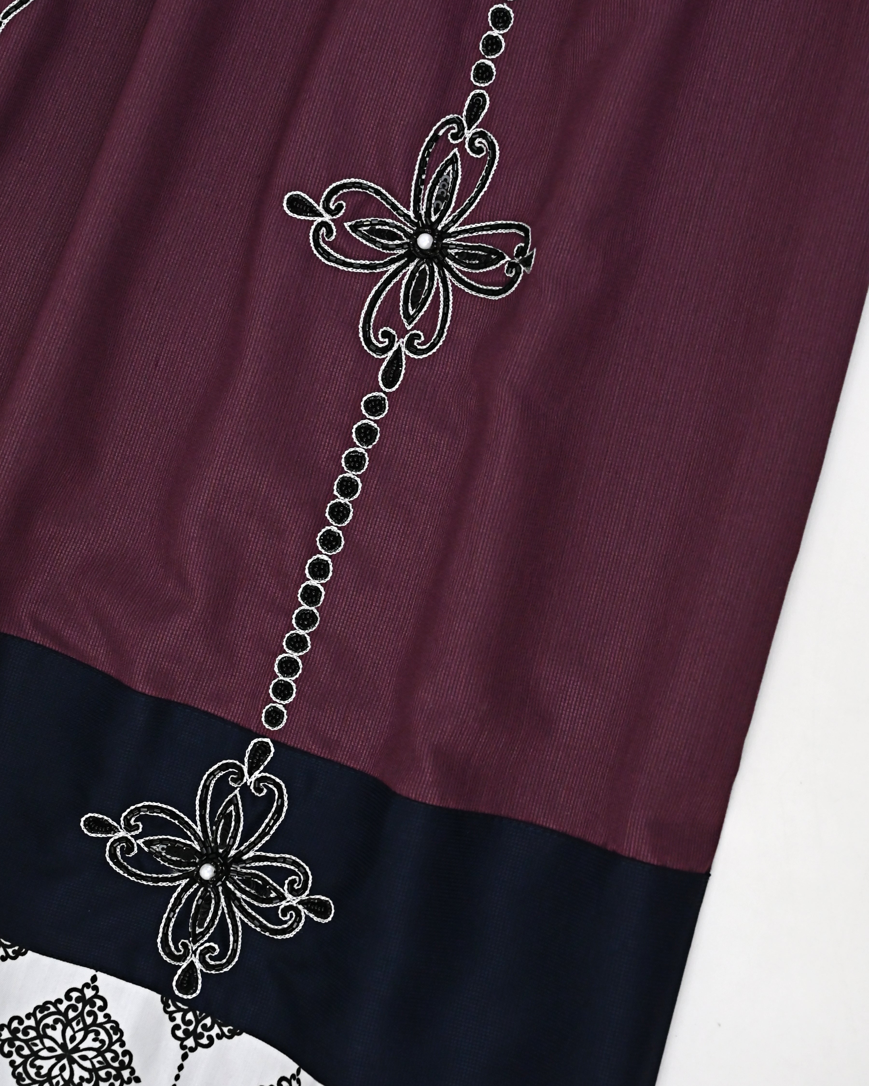 Wine Red Rida With Smart Floral Work & Smart Design Panel Lace