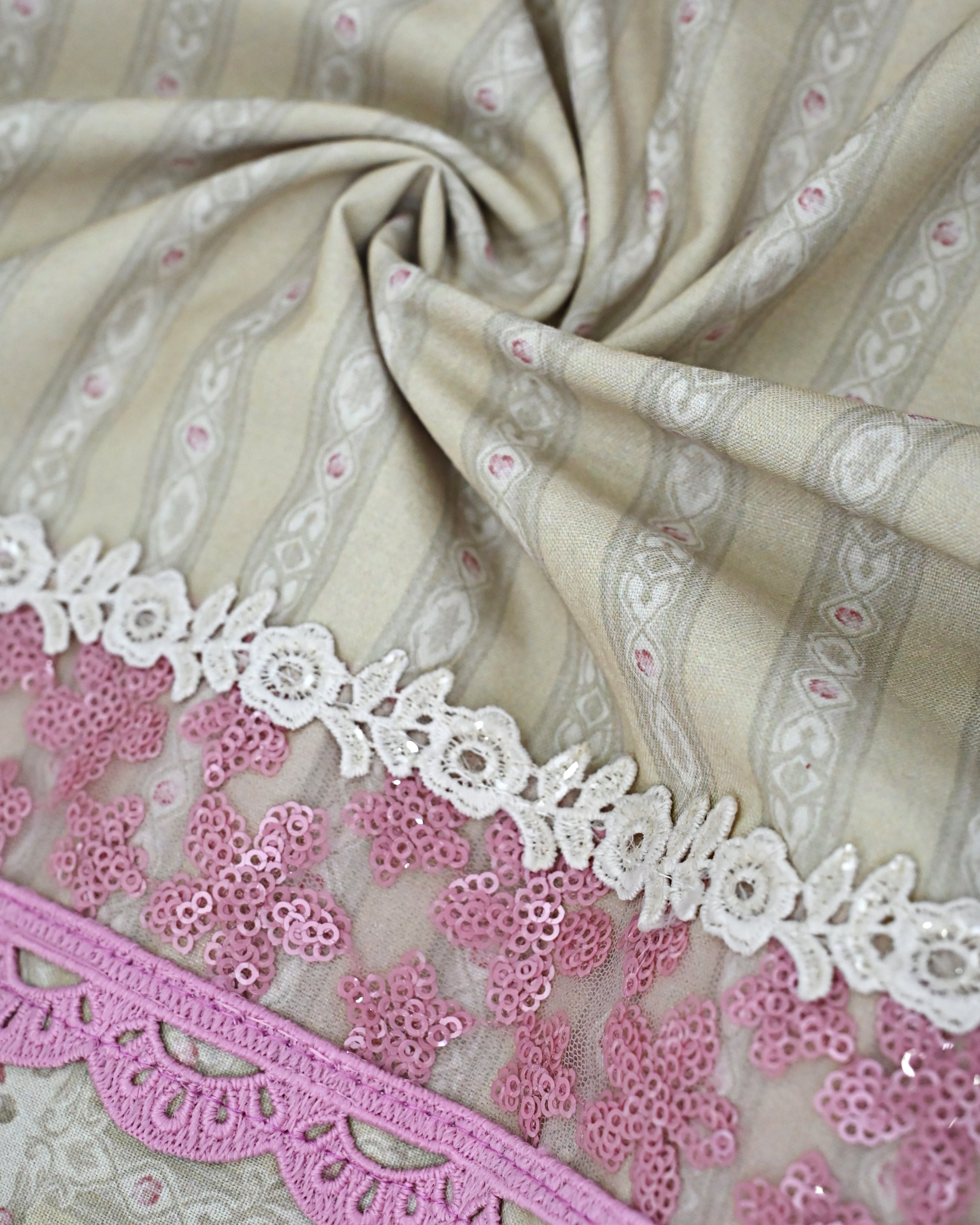 Alvard Printed Material Rida With Smart Shining Lace & Printed Panel