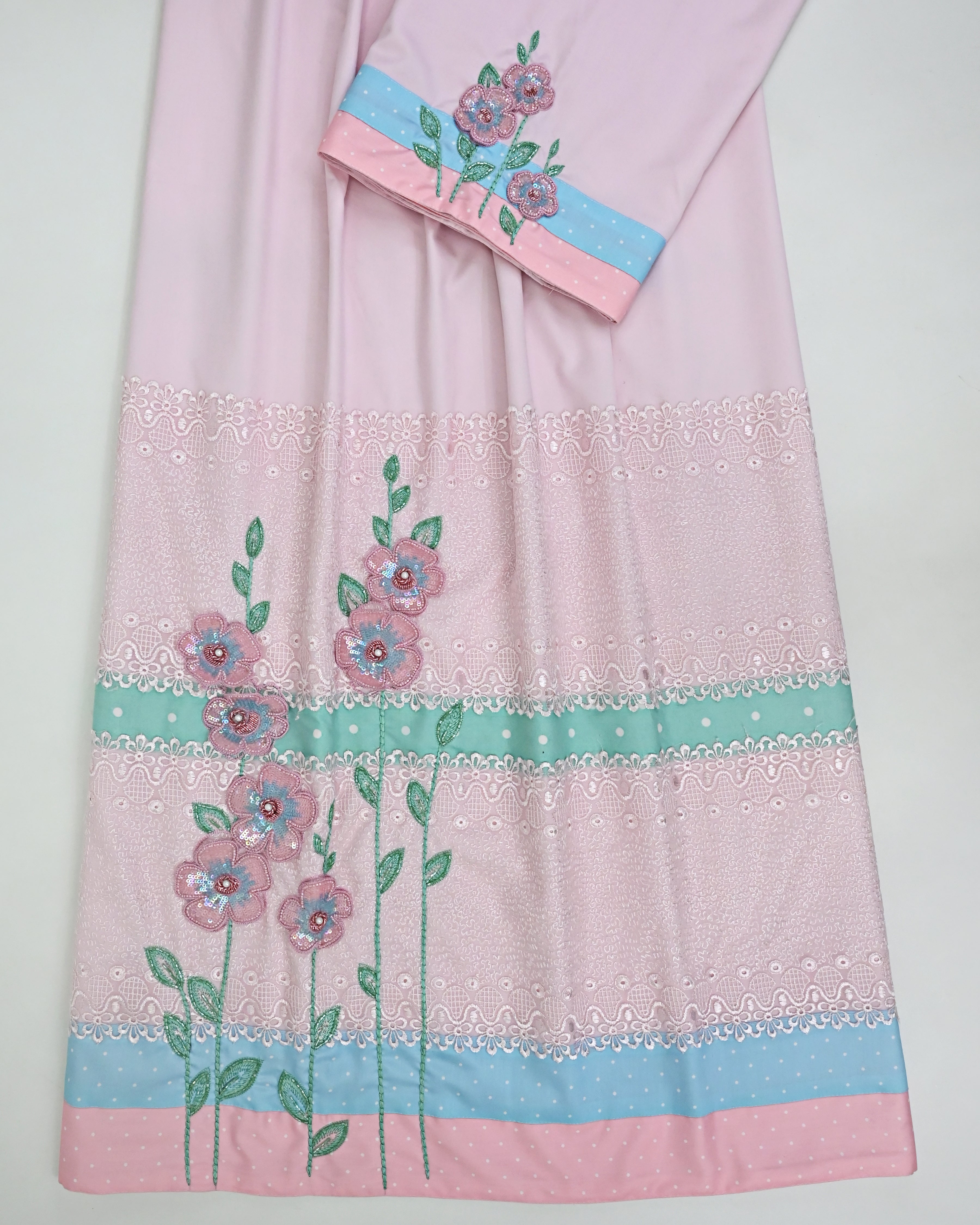 Powder Pink Rida With Floral Aari Work & Smart Lacing Paneling
