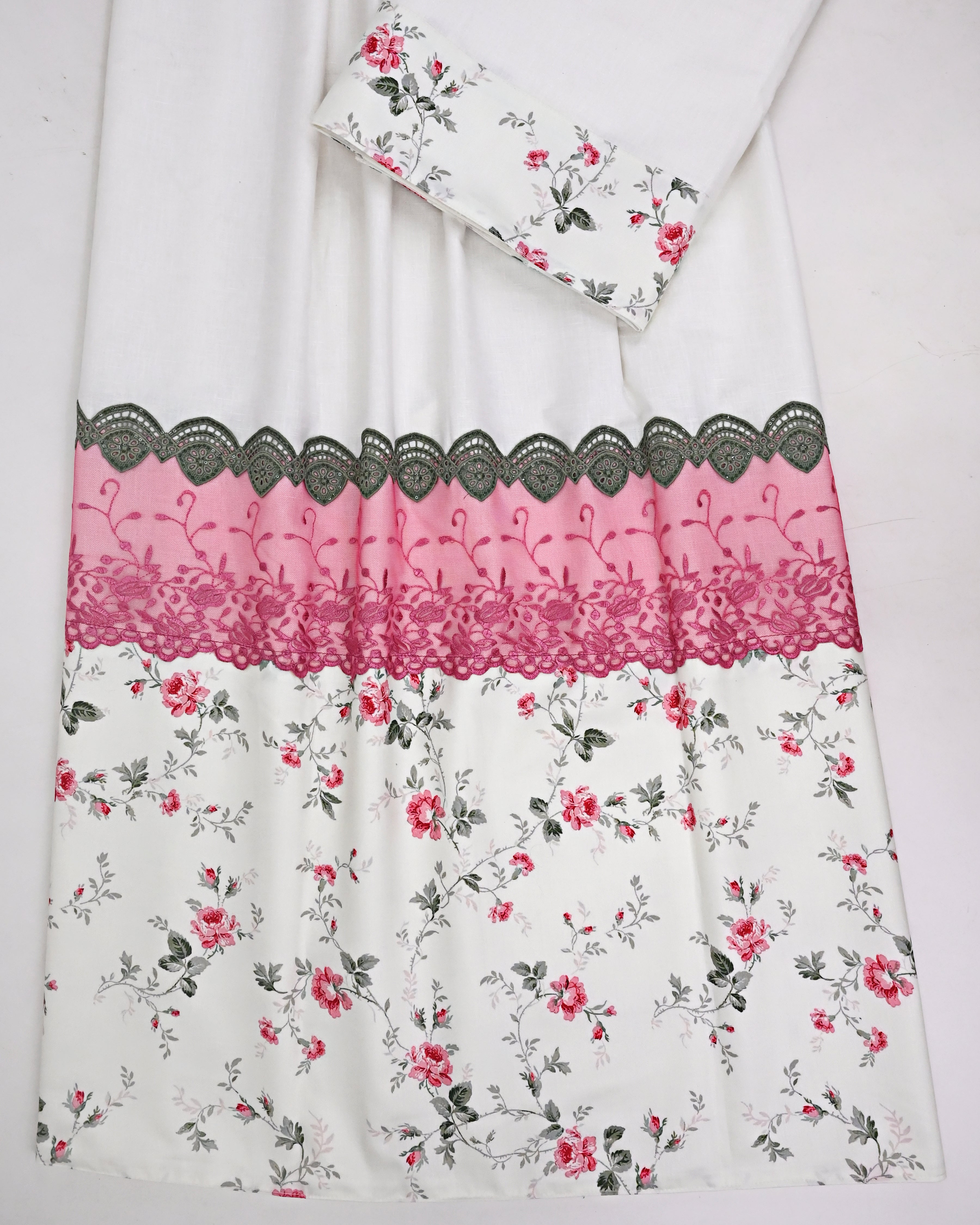 Snow White Rida With Smart Floral Print Panel & Smart Rani Pink Green Lacing