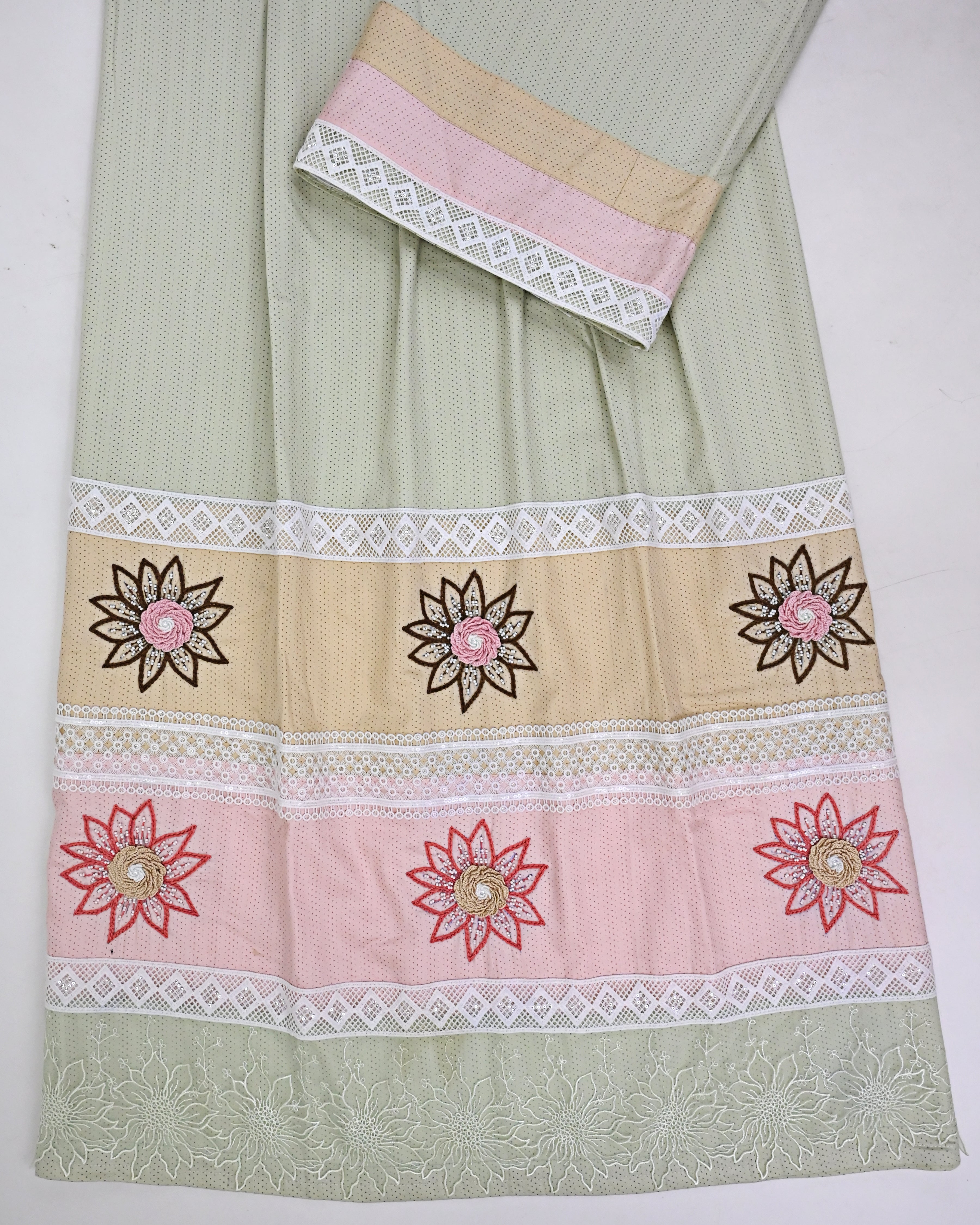 Light Cream Base Dark Charcoal Grey Dots Rida With Smart Panel Lace & Embroidery Floral Work