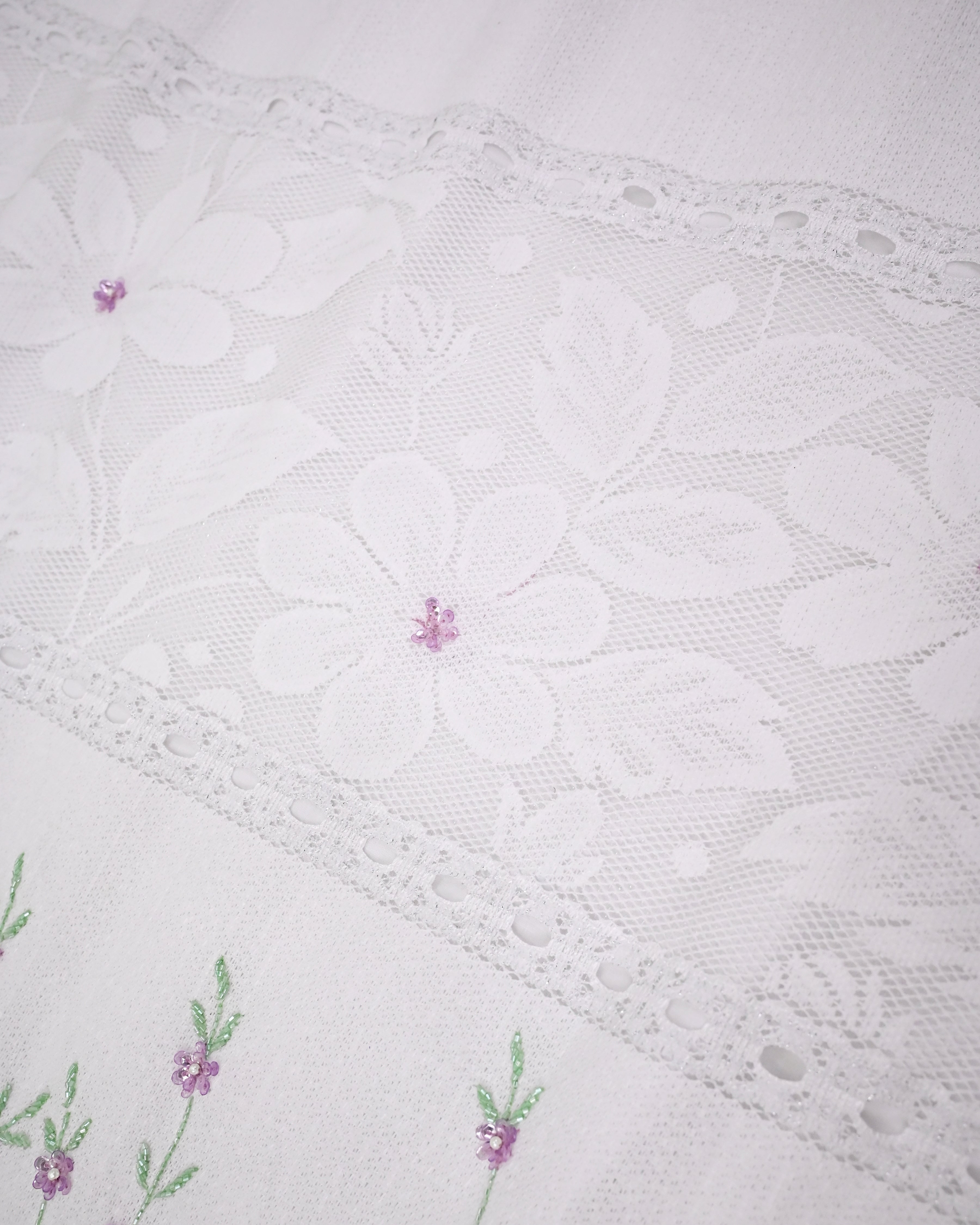 MIlky White Heavy Material Rida With Heavy Look Floral Lace & Floral Aari Work All Over