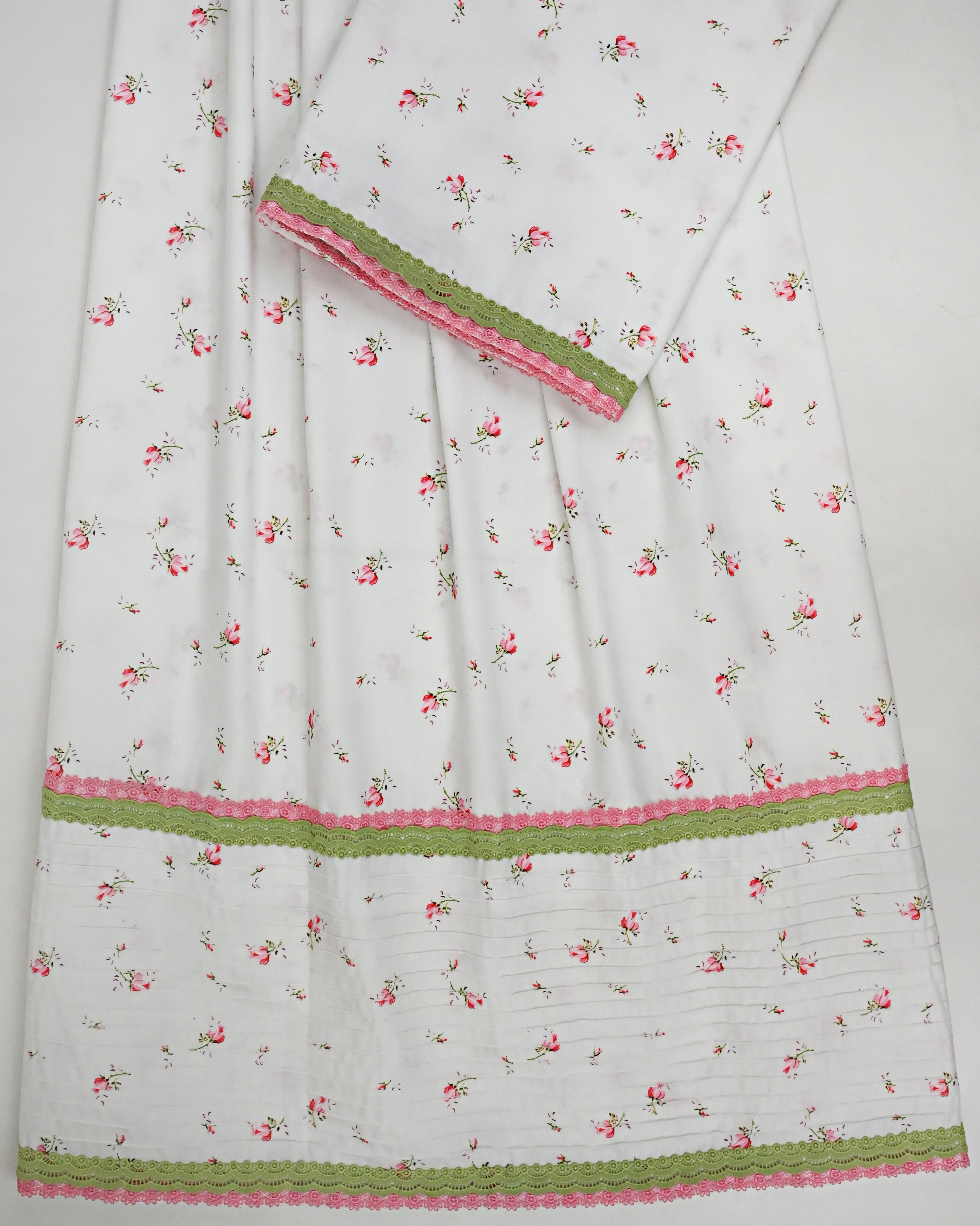 White Base Floral Printed Rida With Smart Same Panel & Lacing