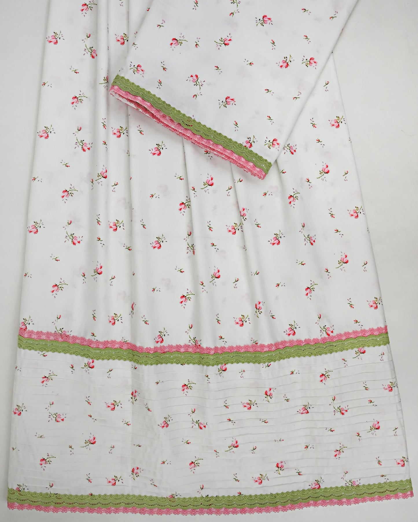White Base Floral Printed Rida With Smart Same Panel & Lacing