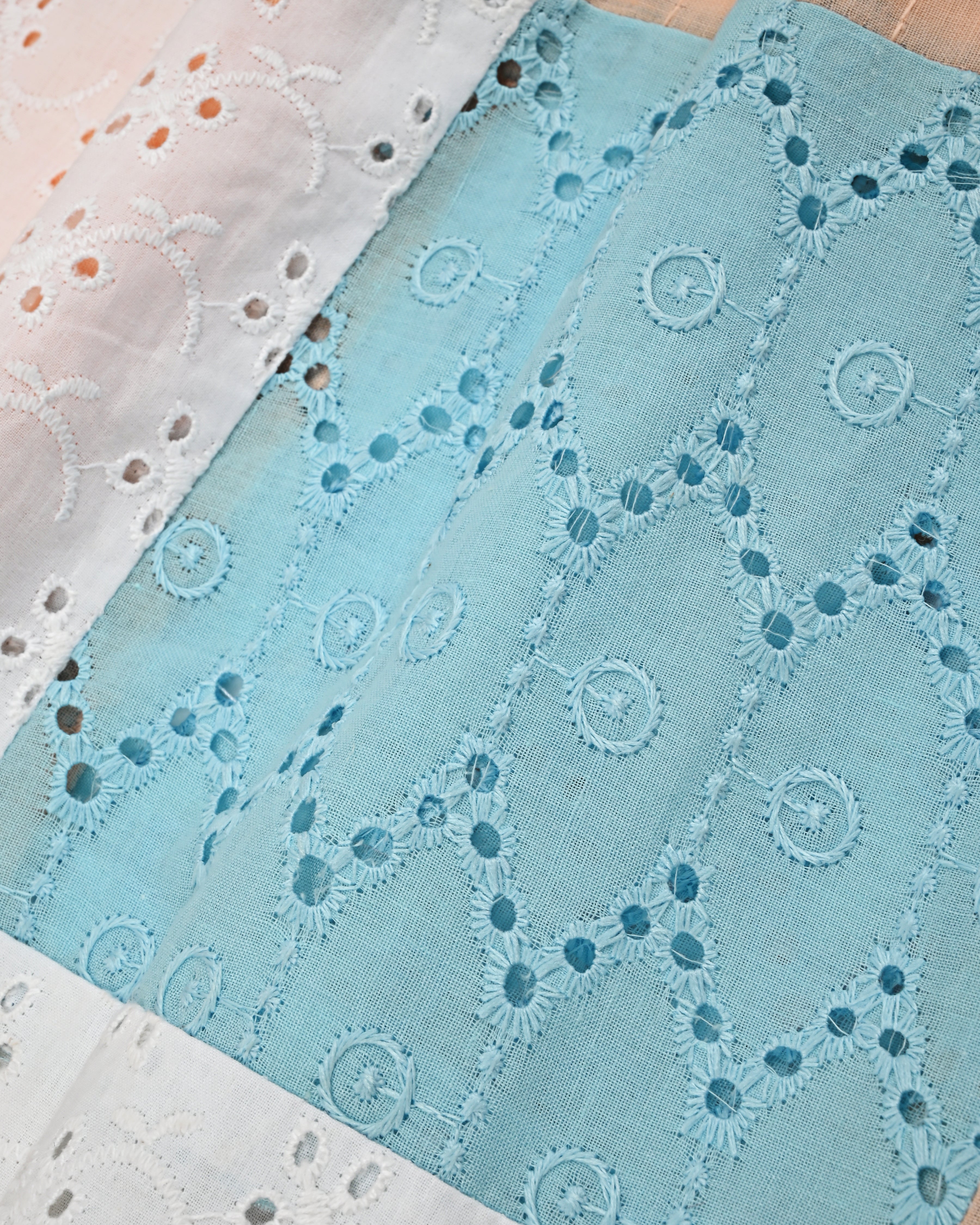 Tri Color Hakoba Rida With Box Pattern & Peach Plain Pardi