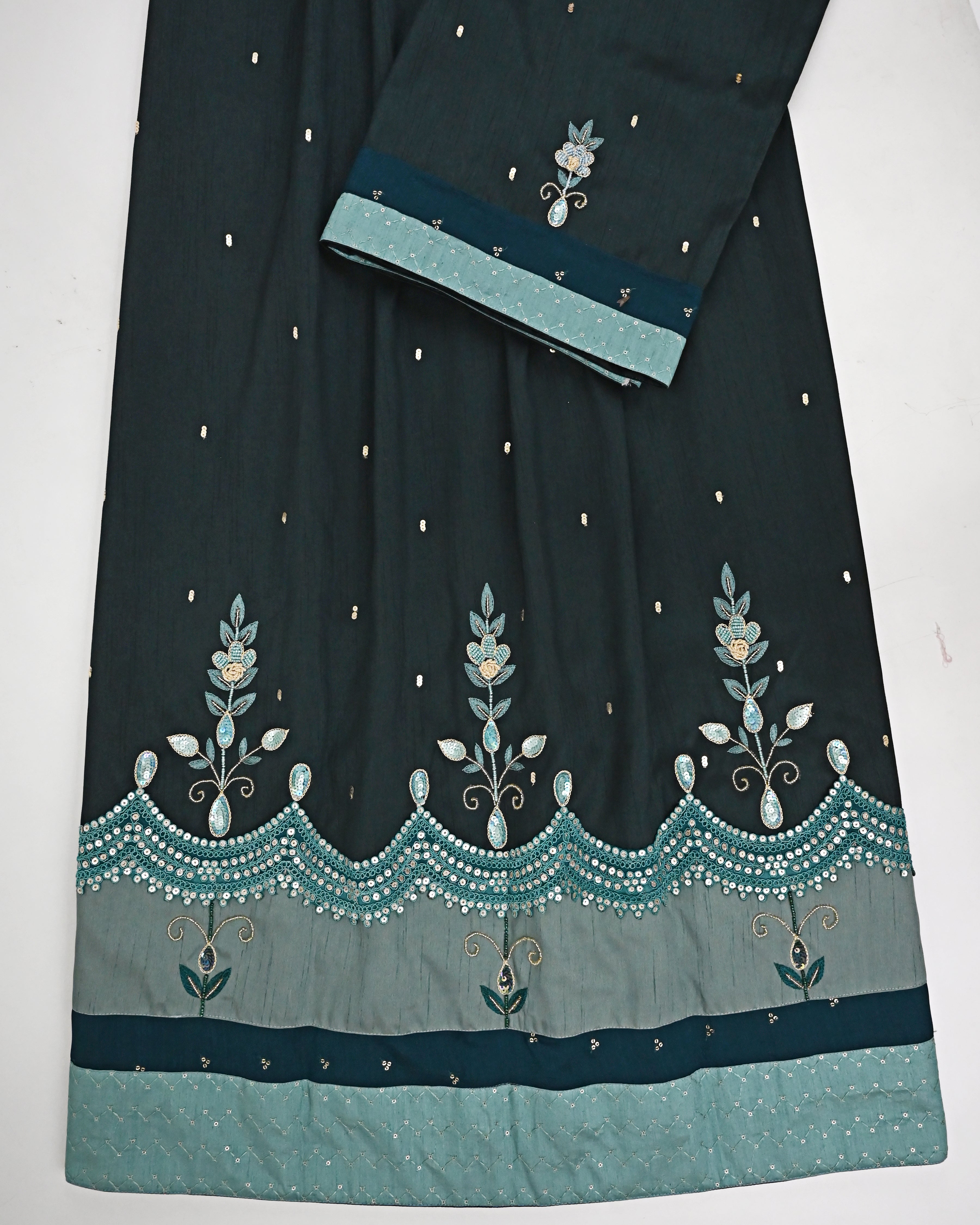 Dark Green Rida With Smart Panel Smart Lace & Floral Aari Work All Over Tikri