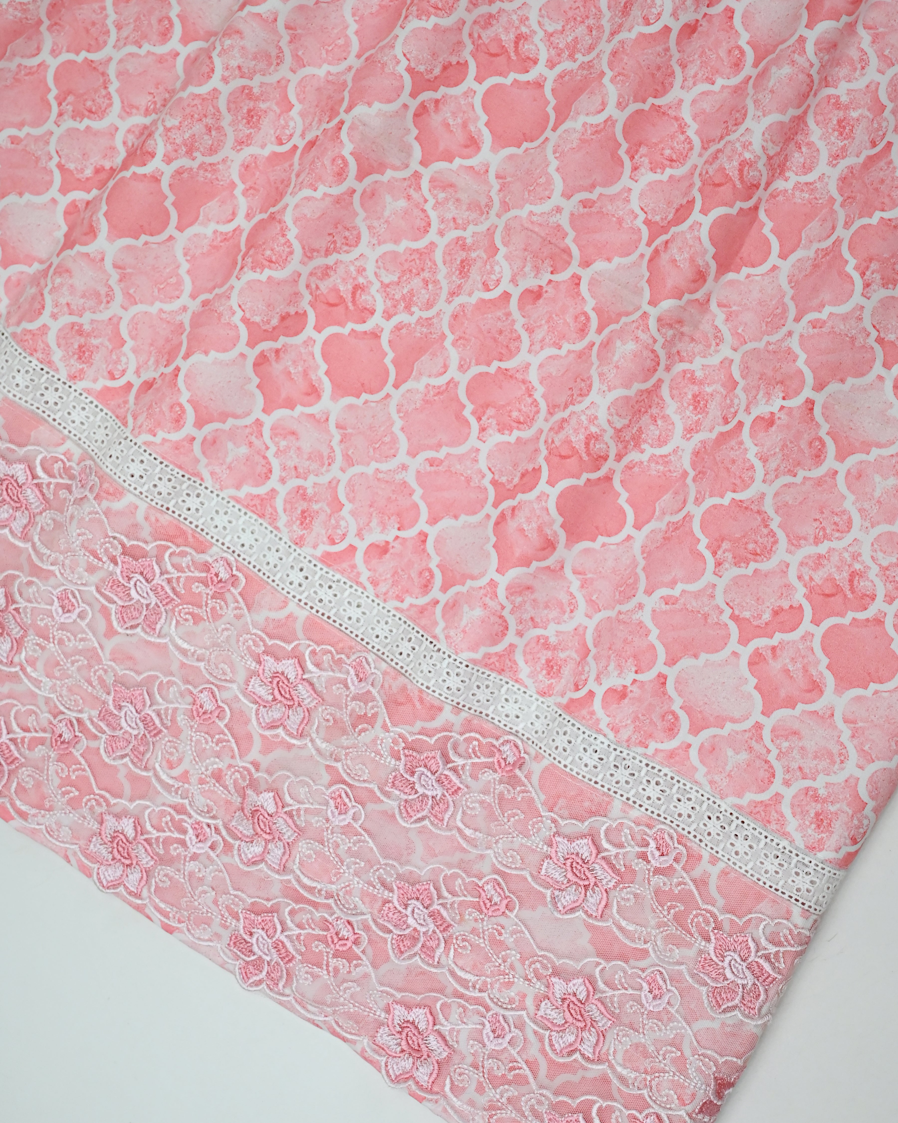 Salmon Pink Honey Comb Printed Rida With Smart Floral Lacing