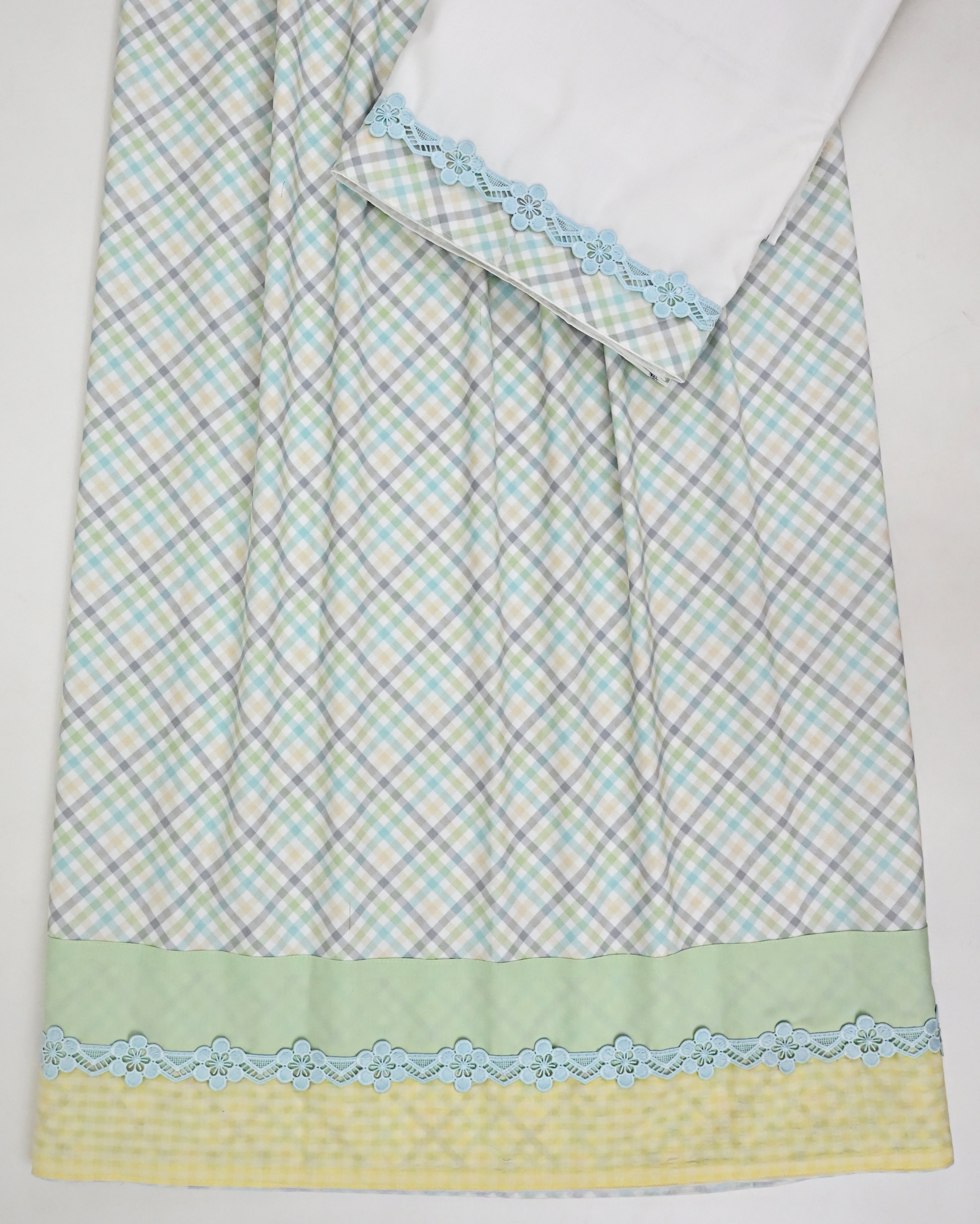 Multi Color Checks Rida With Smart Lace Panel & Plain White Pardi