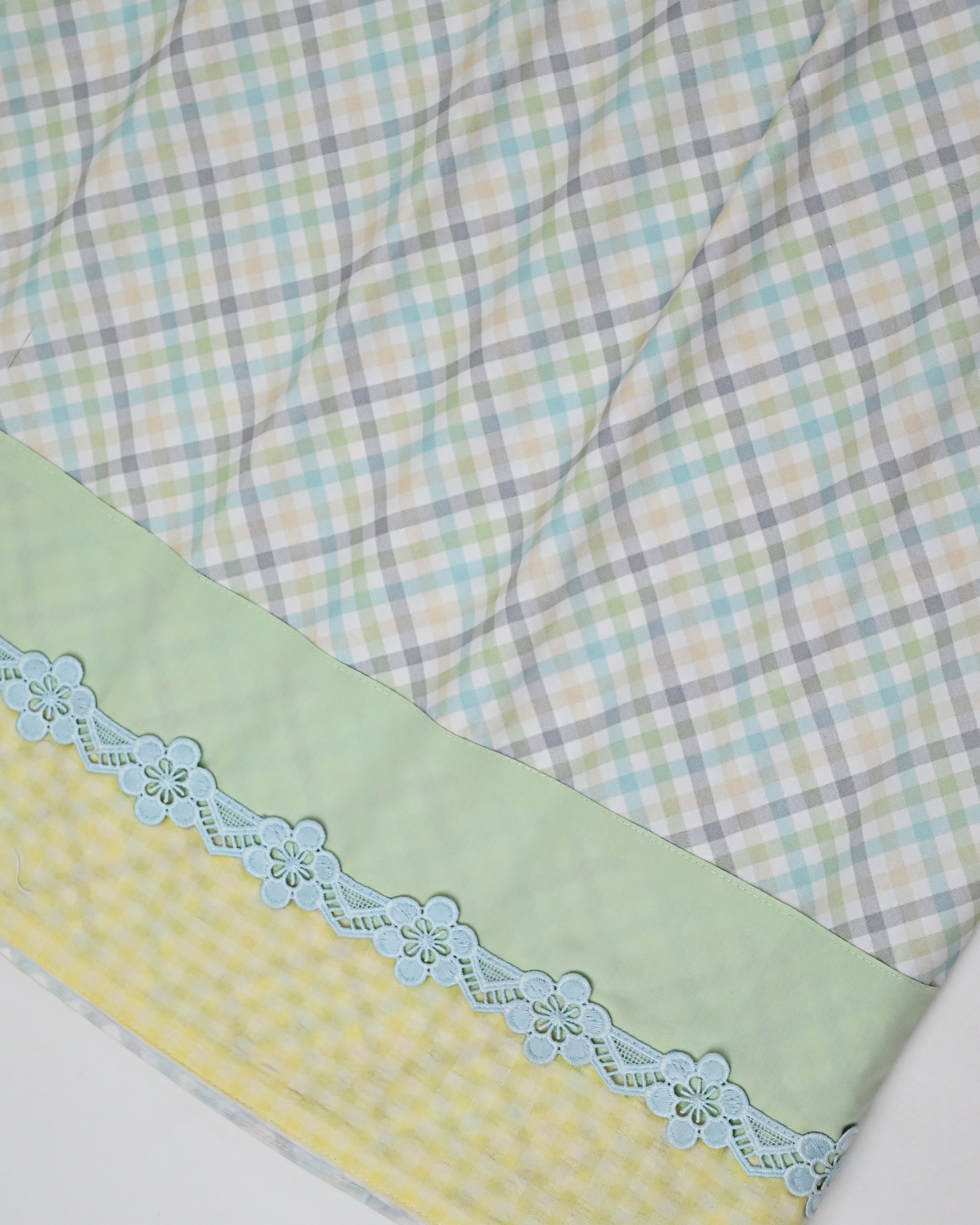 Multi Color Checks Rida With Smart Lace Panel & Plain White Pardi