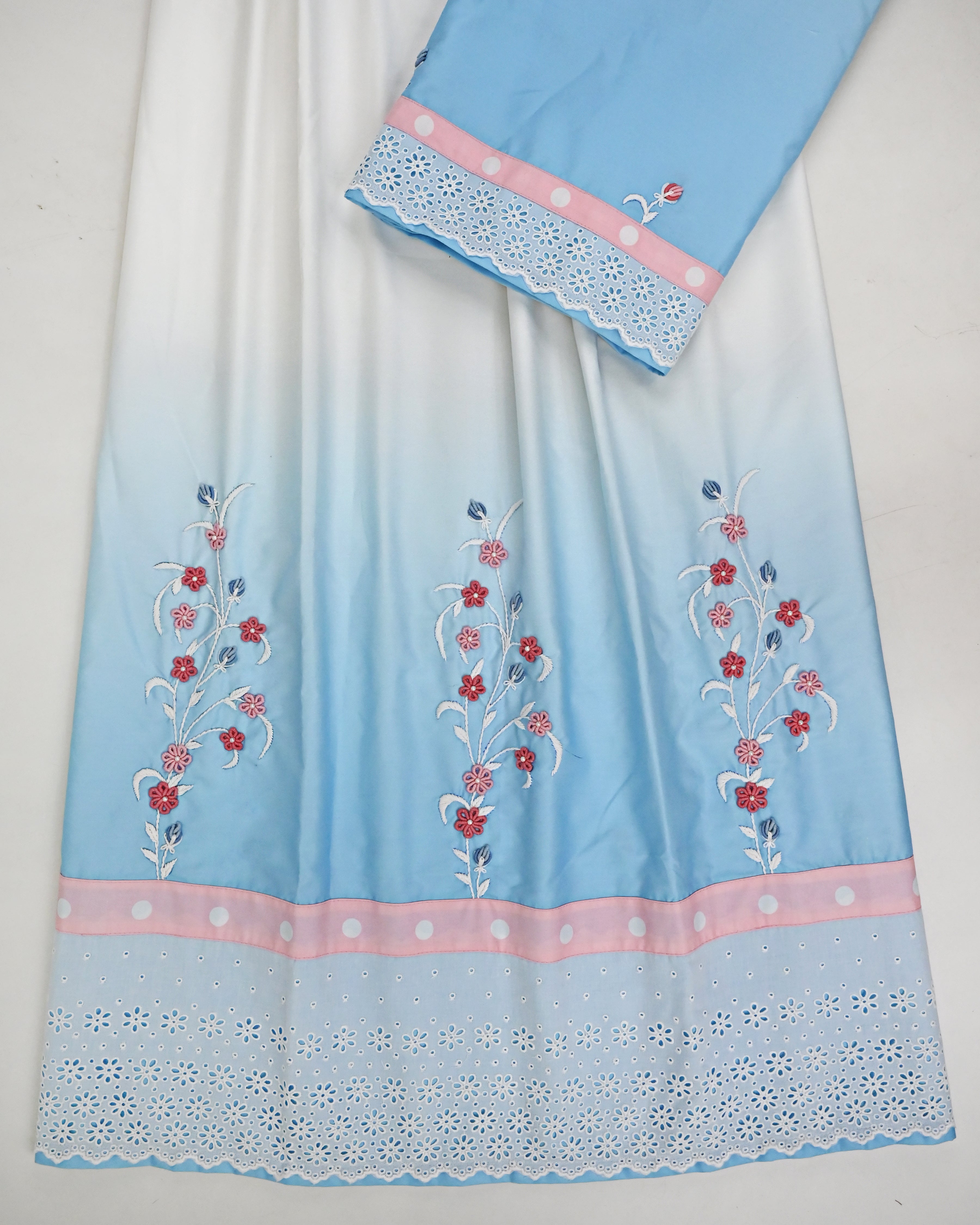 White Blue Ombre Rida With Smart Floral Work & Hakoba Lace With Mix Match Pardi
