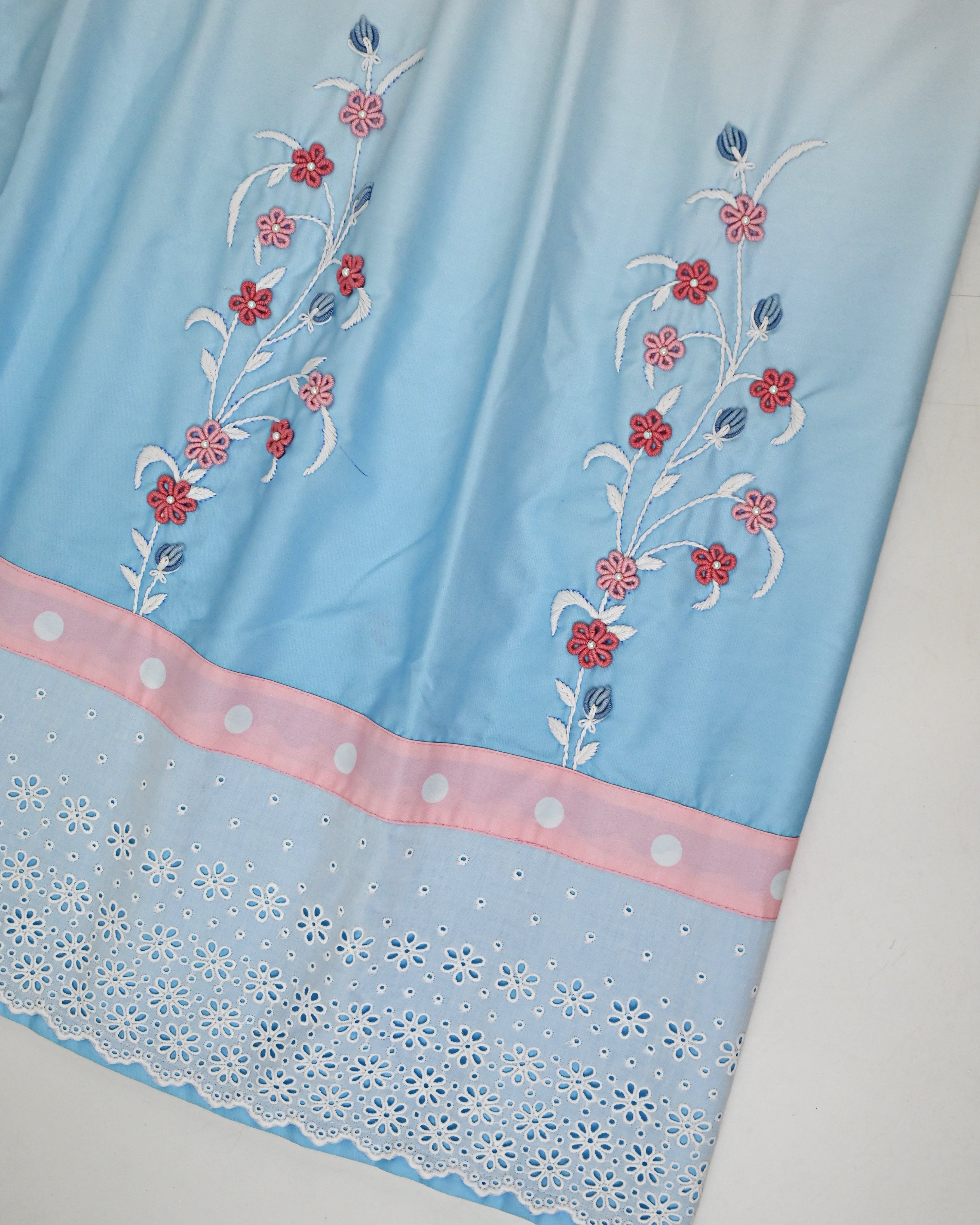 White Blue Ombre Rida With Smart Floral Work & Hakoba Lace With Mix Match Pardi