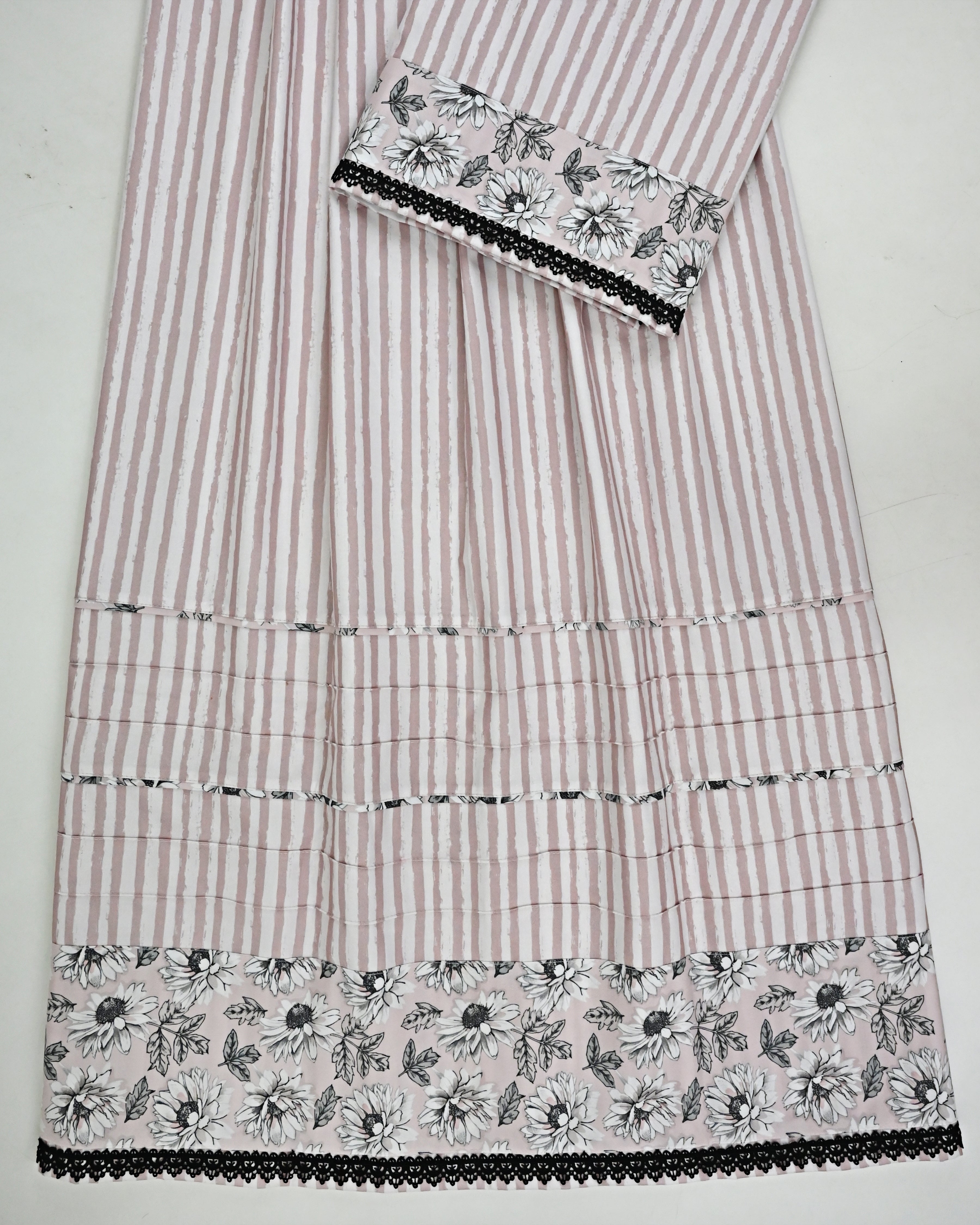 Muted Rose Off White Stripes Rida With Smart Floral Panel & Smart Pipin Pintex