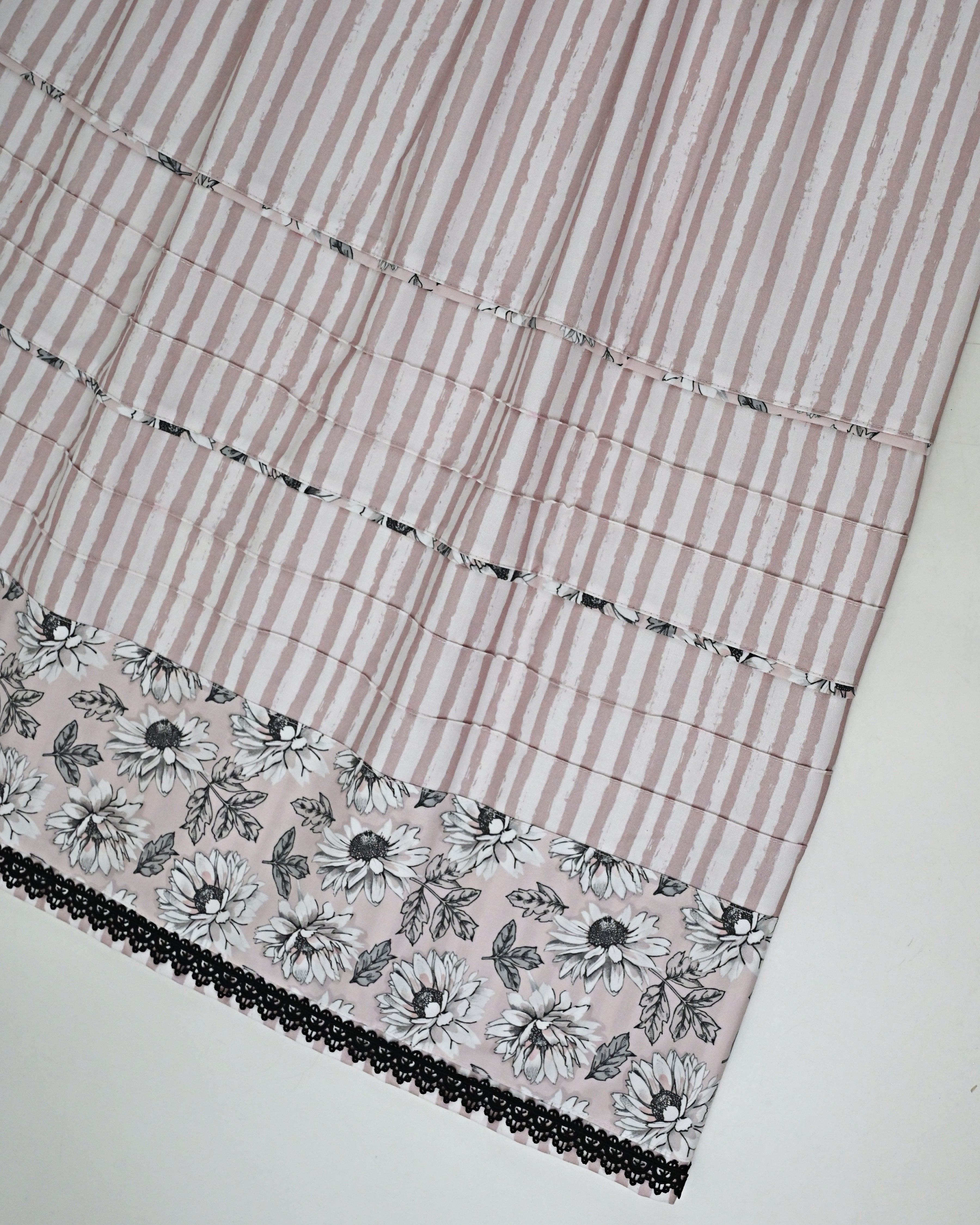 Muted Rose Off White Stripes Rida With Smart Floral Panel & Smart Pipin Pintex