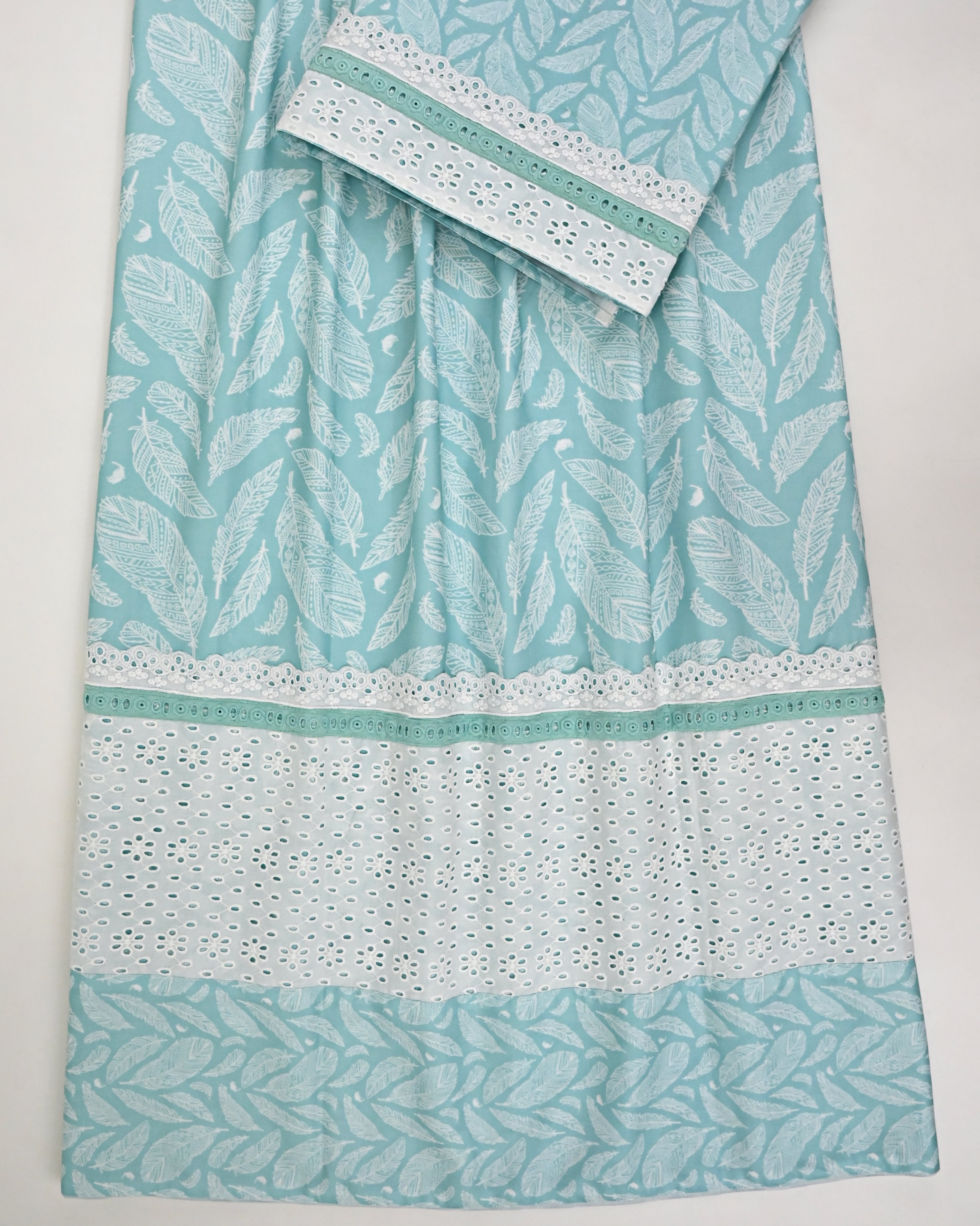 Green White Small Broad Print Rida With Smart White Hakoba Lace