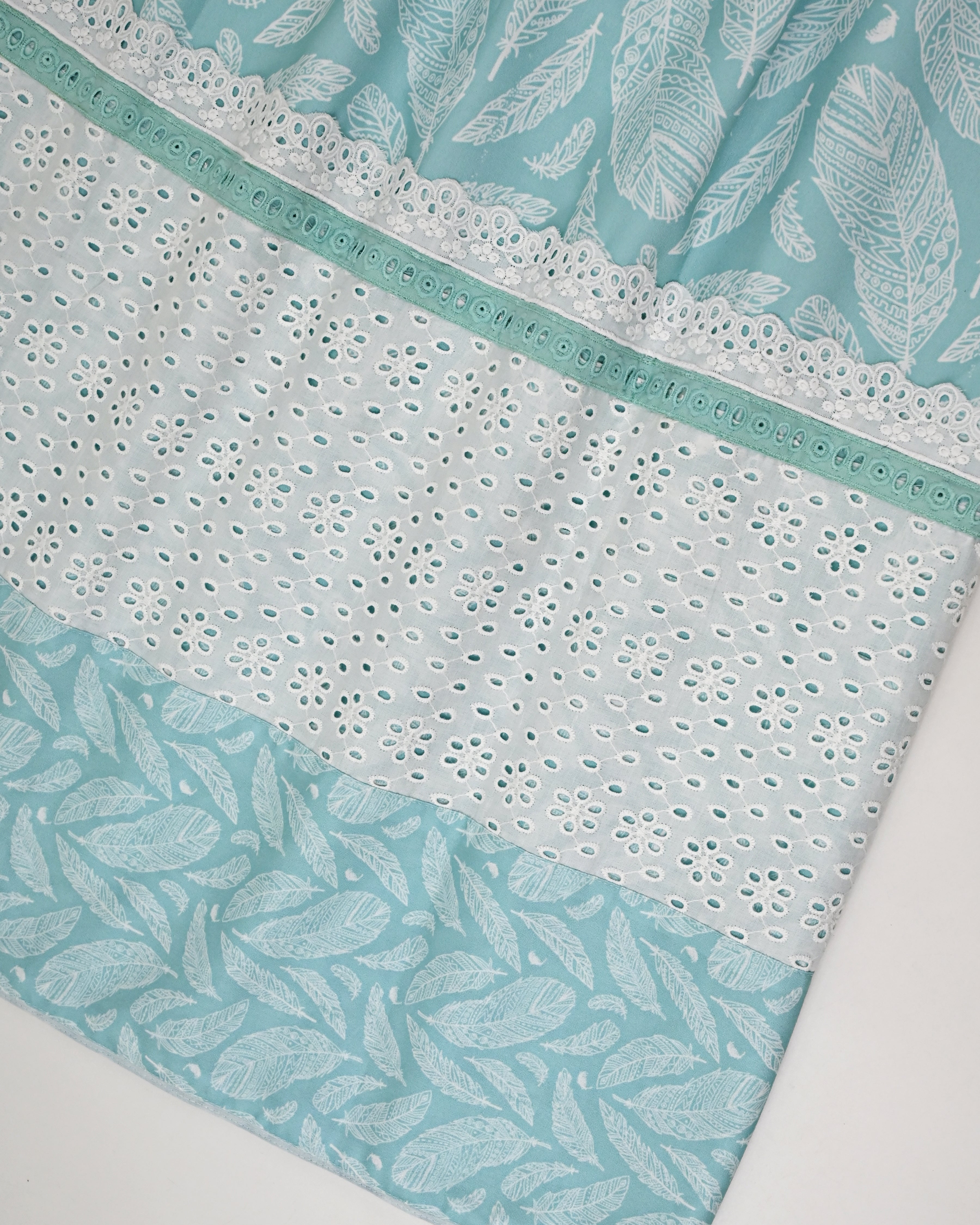 Green White Small Broad Print Rida With Smart White Hakoba Lace