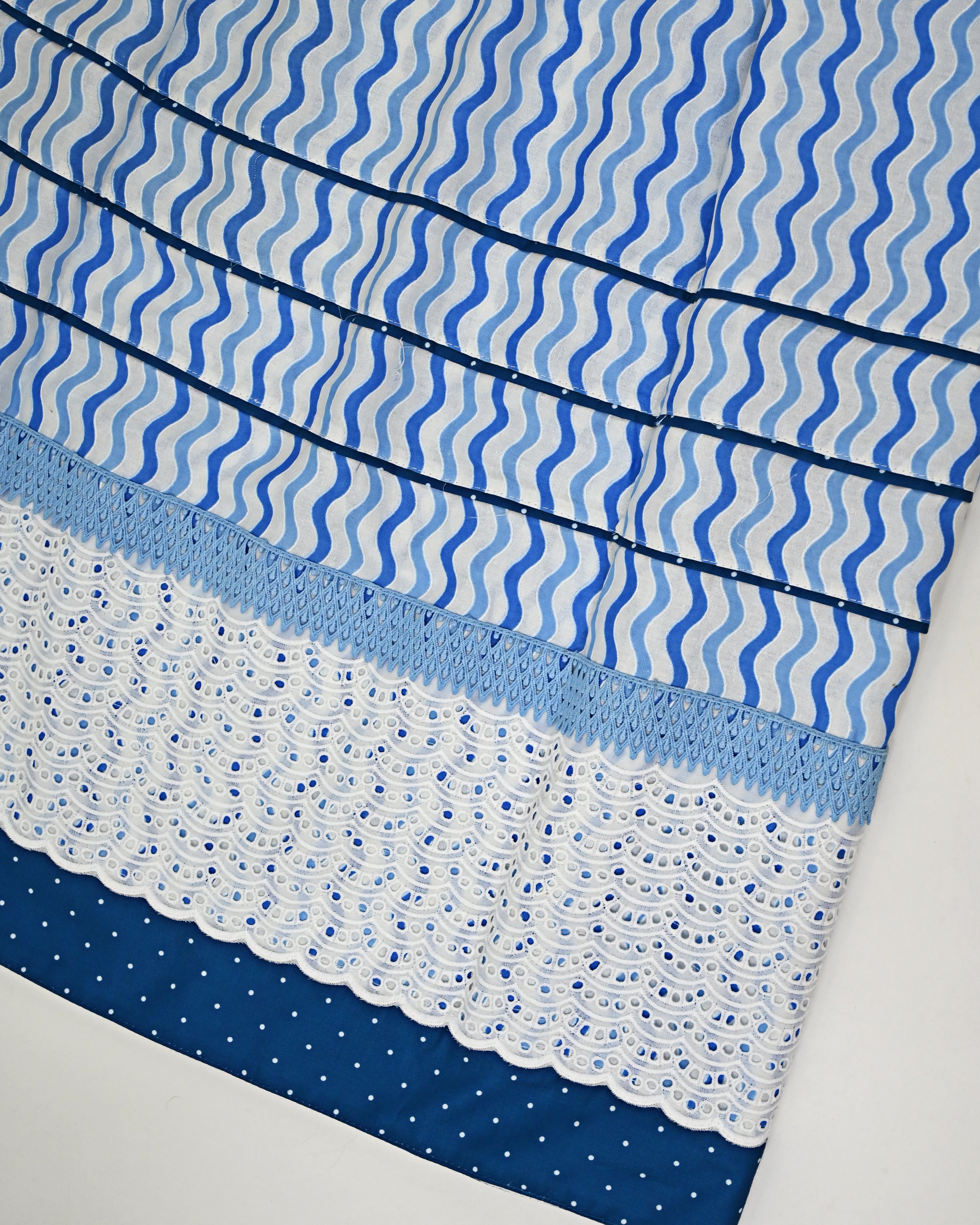 White & Blue Shade Waves Print Rida With Smart Lacing & Smart Pipin