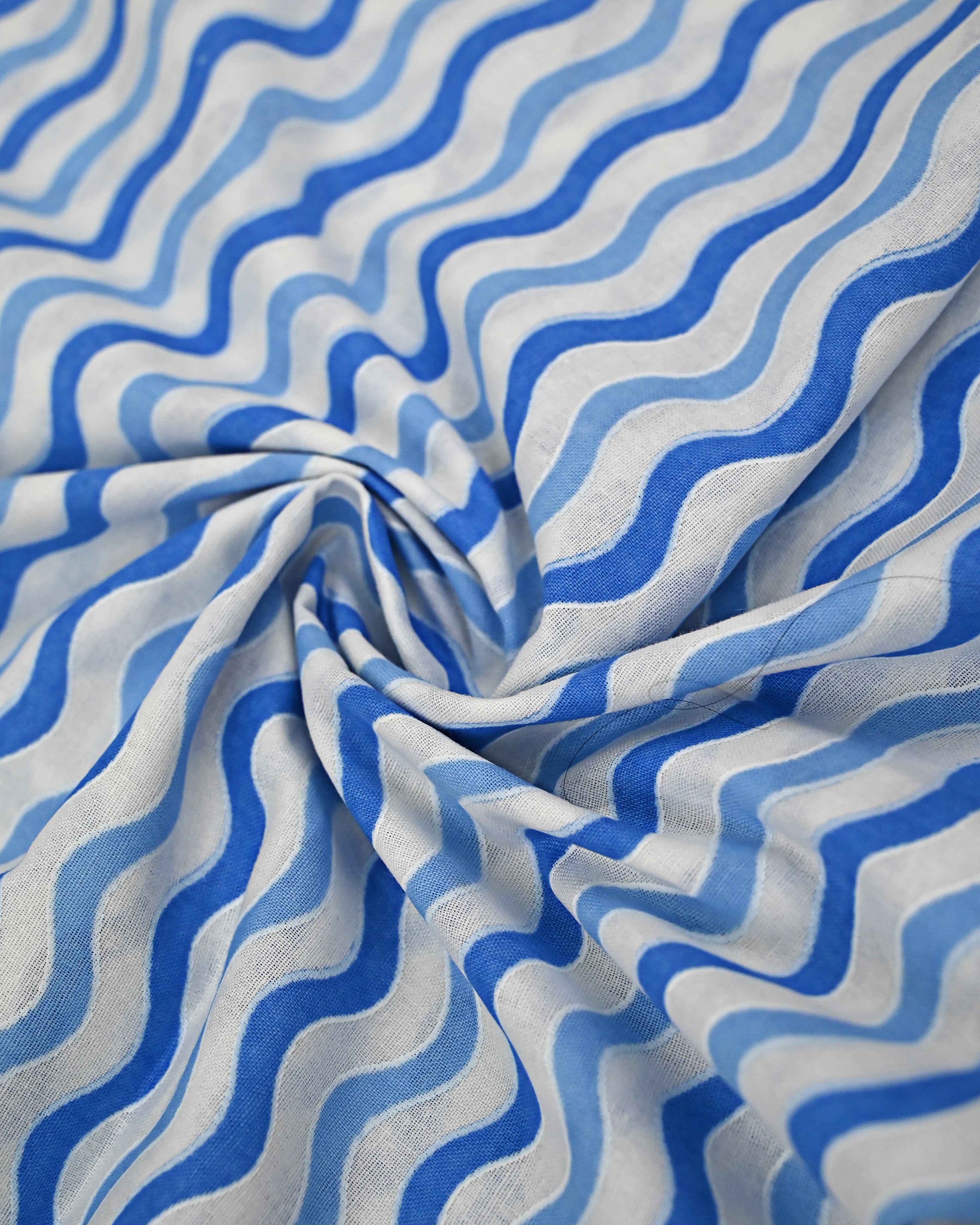 White & Blue Shade Waves Print Rida With Smart Lacing & Smart Pipin