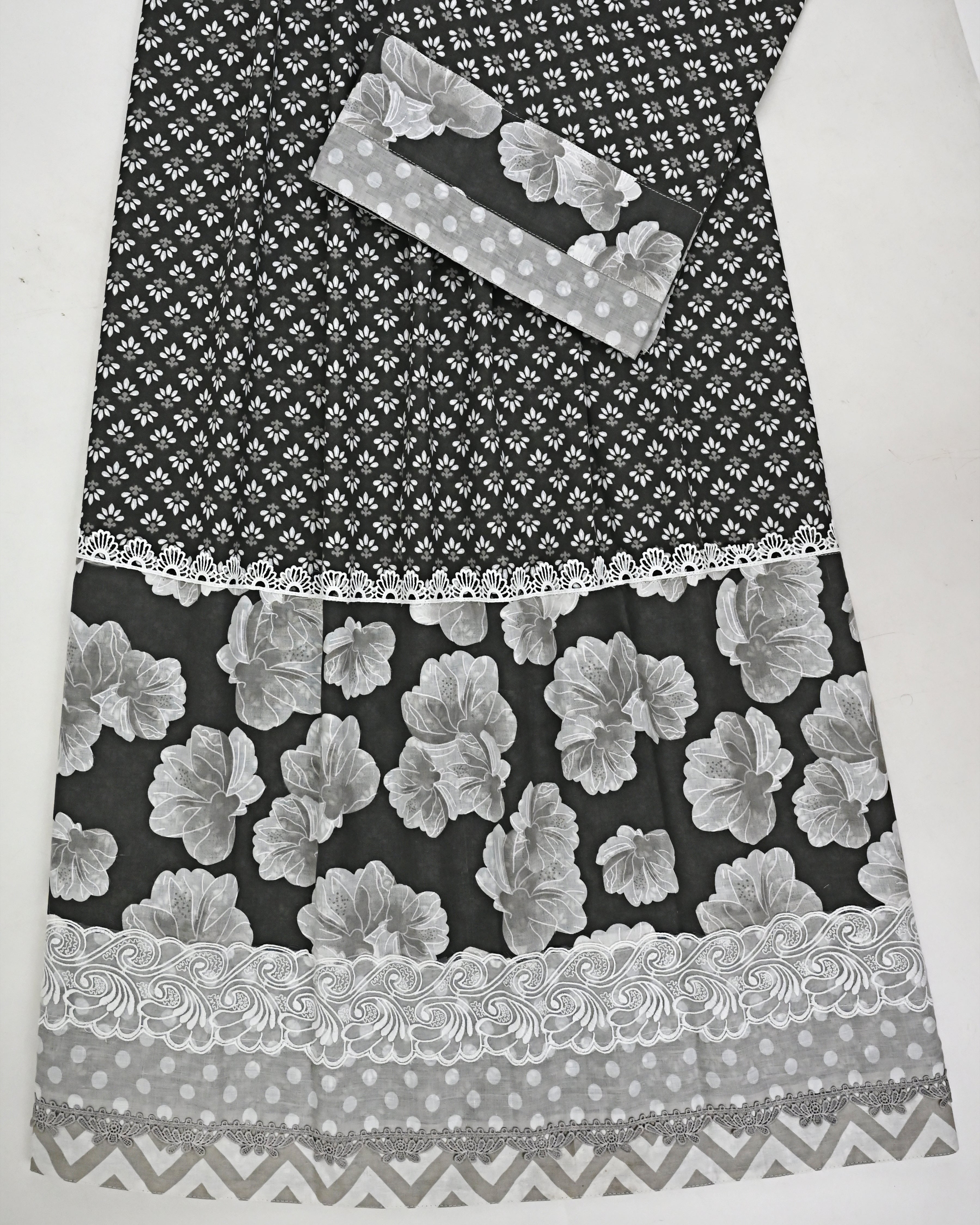 Black & White Floral Print Batik Rida With Smart Floral Panel & Smart Lace