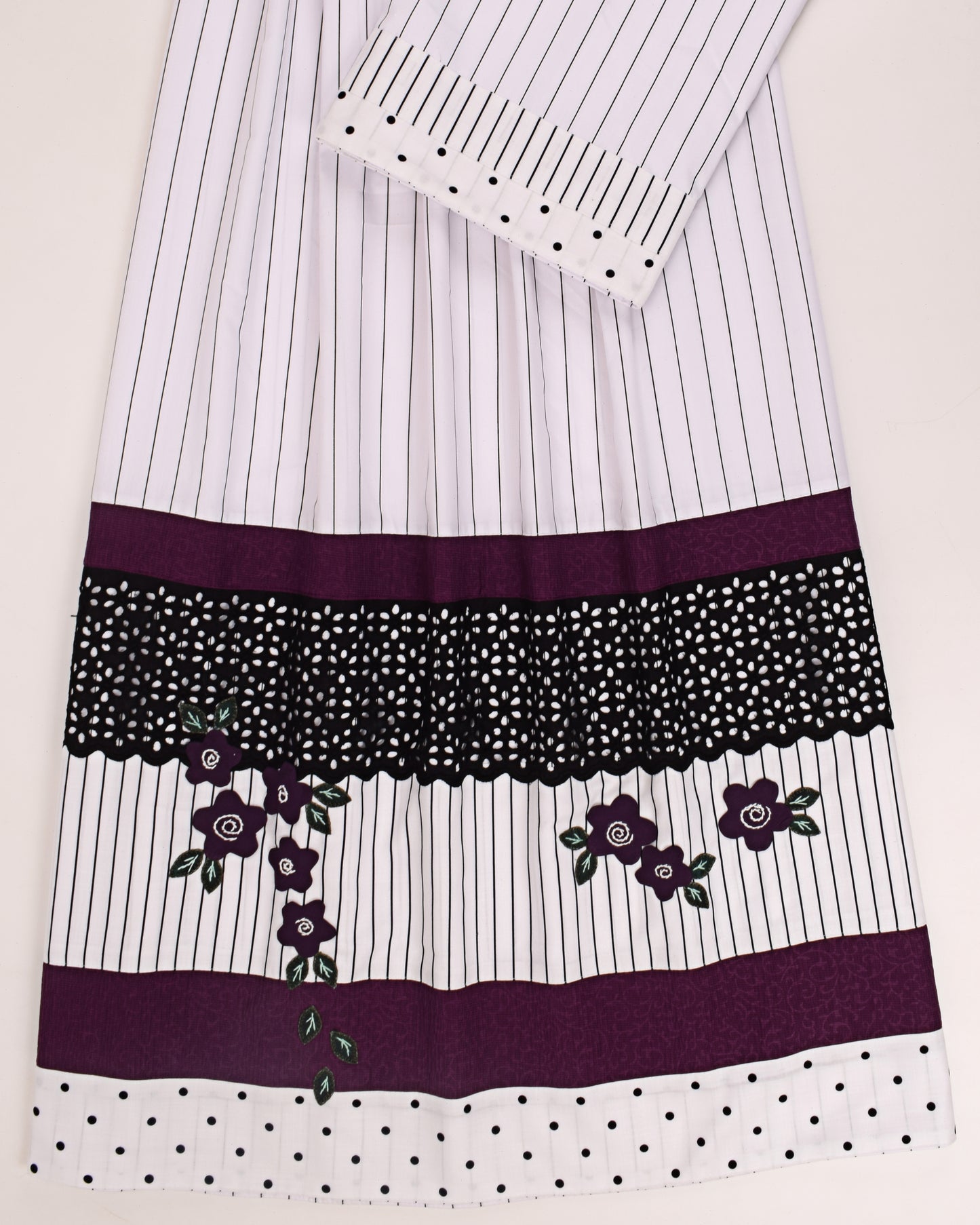 White Base Black Lining Rida With Smart Lace Dark Panel & Lite Floral Work