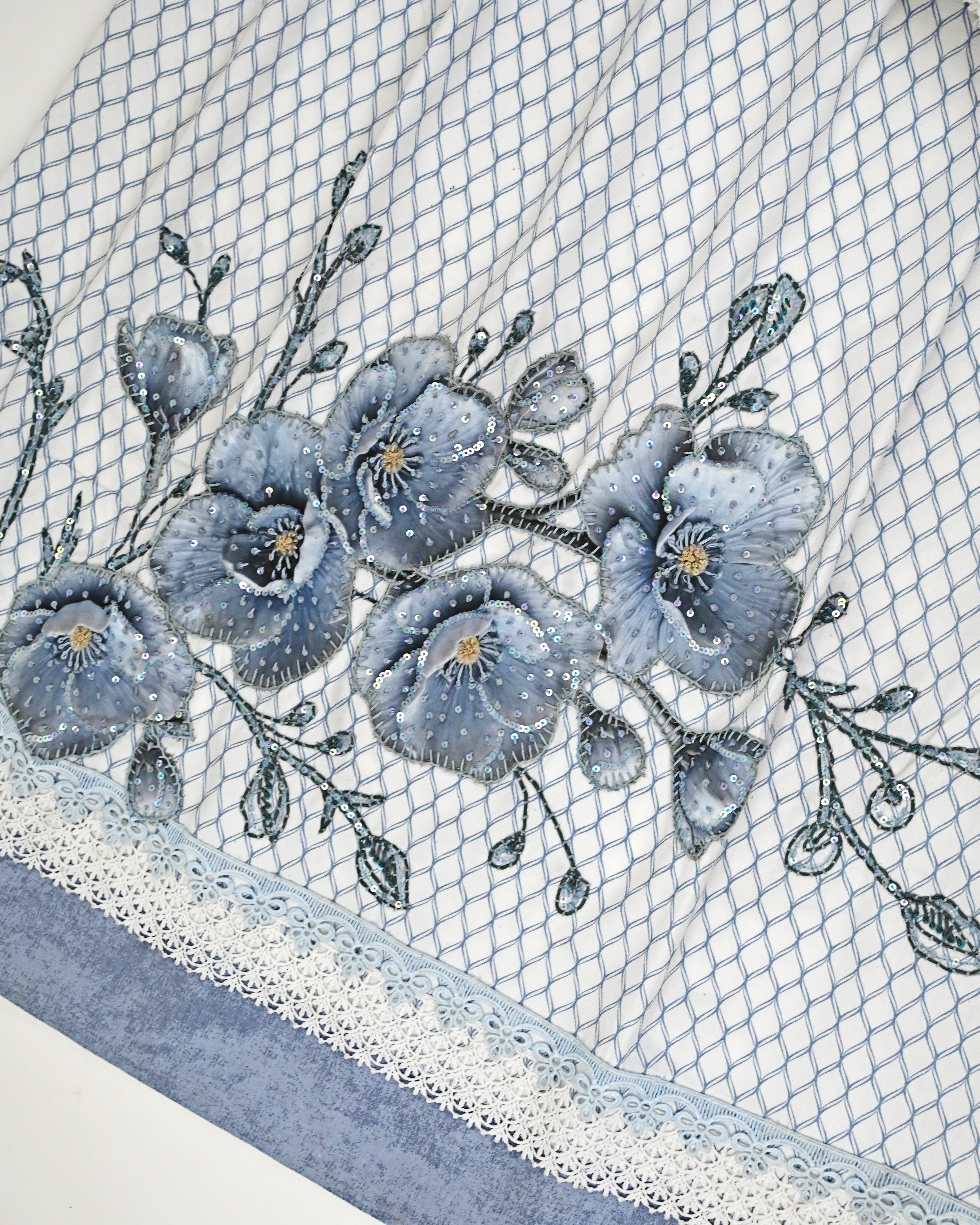 White Base Blue Print Rida With Smart Floral Applique Aari Work & Smart Panel Lace