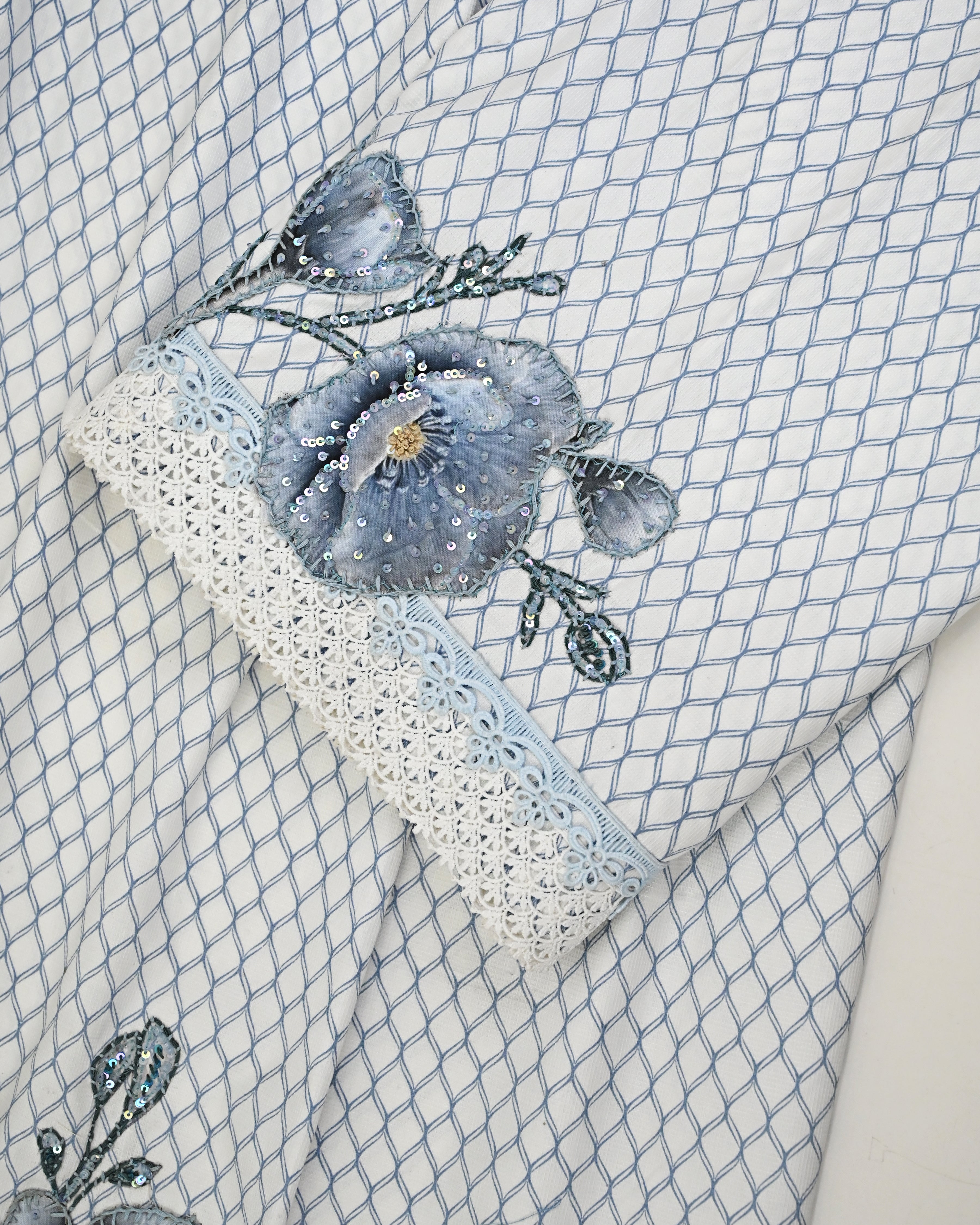 White Base Blue Print Rida With Smart Floral Applique Aari Work & Smart Panel Lace