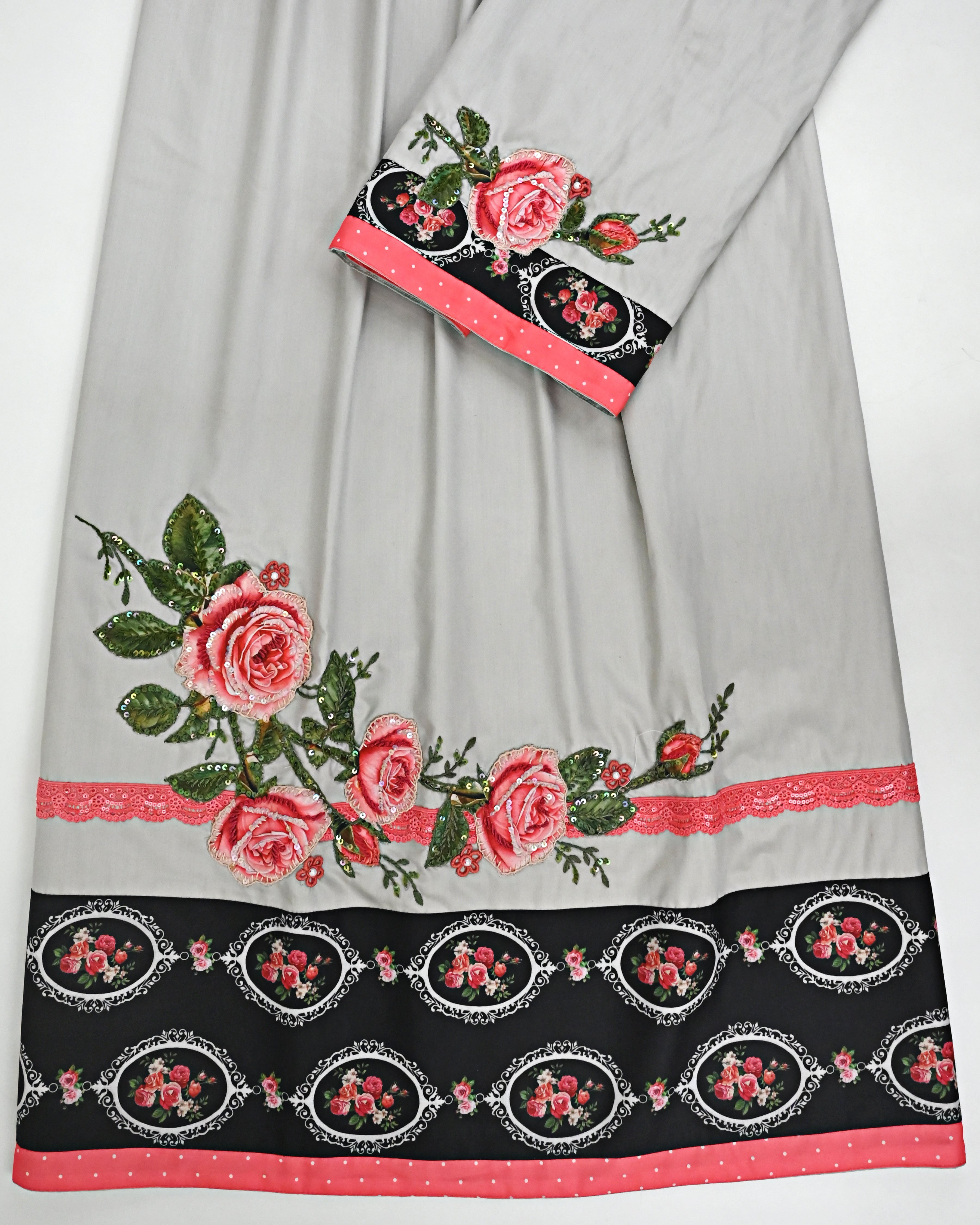 Light Grey Rida With Black Base Floral Printed Panel & Smart Floral Work With Tikri Touch Up