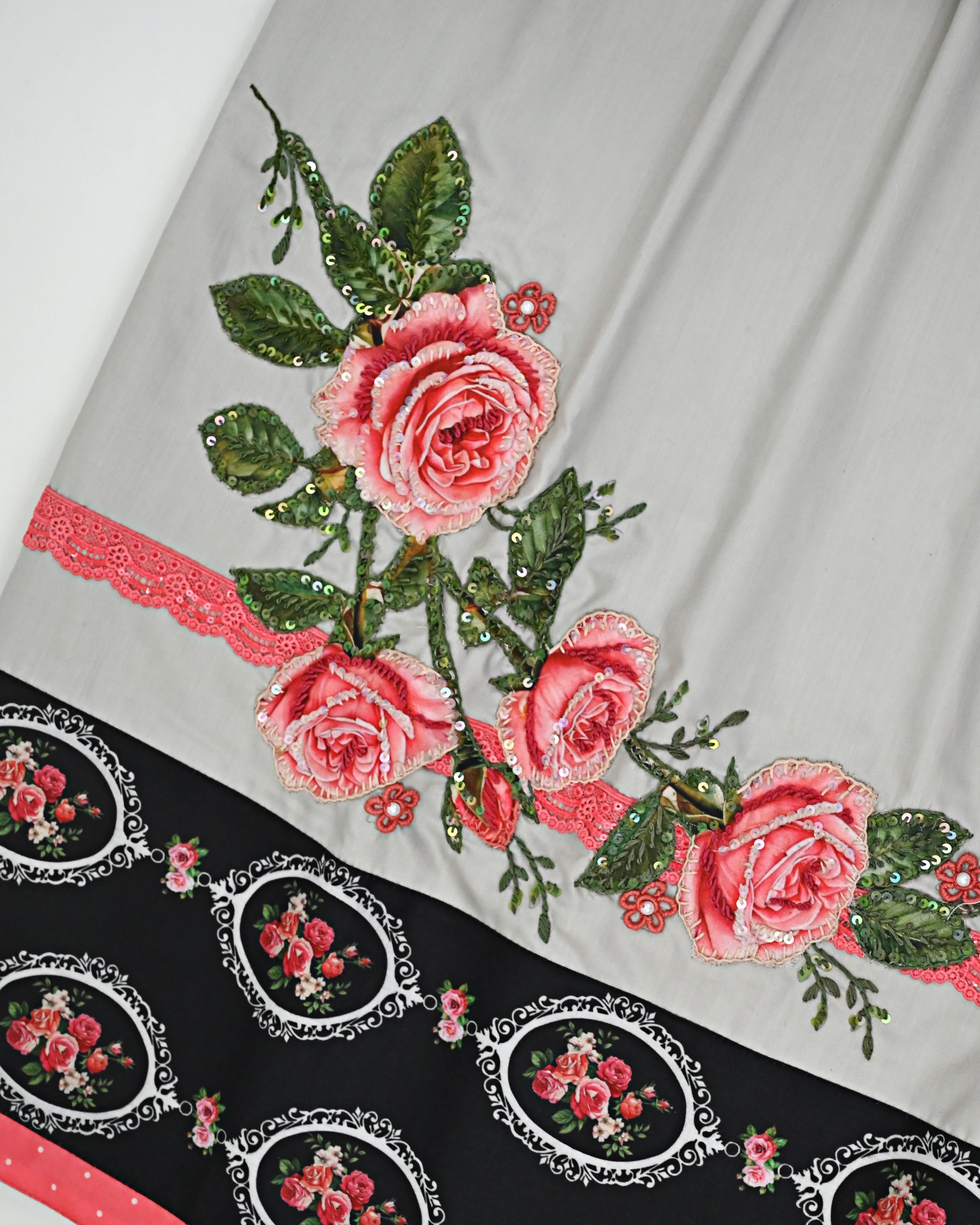 Light Grey Rida With Black Base Floral Printed Panel & Smart Floral Work With Tikri Touch Up
