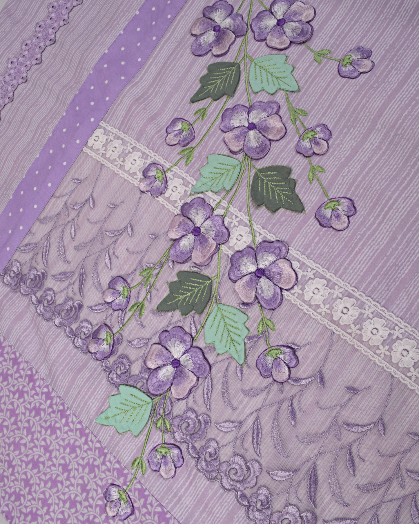 Light Purple Rida With Smart Lace Panel & Floral Applique Work