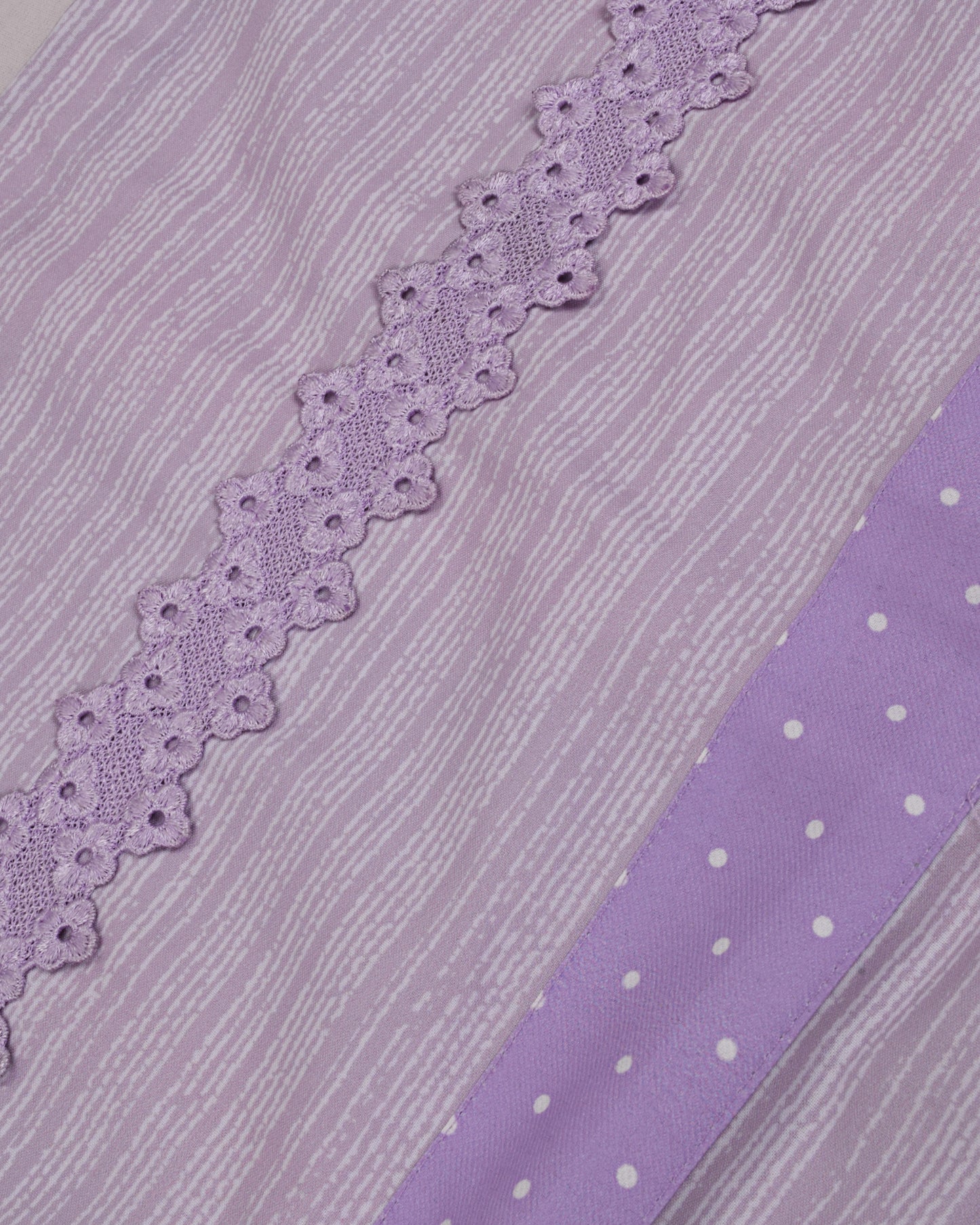 Light Purple Rida With Smart Lace Panel & Floral Applique Work