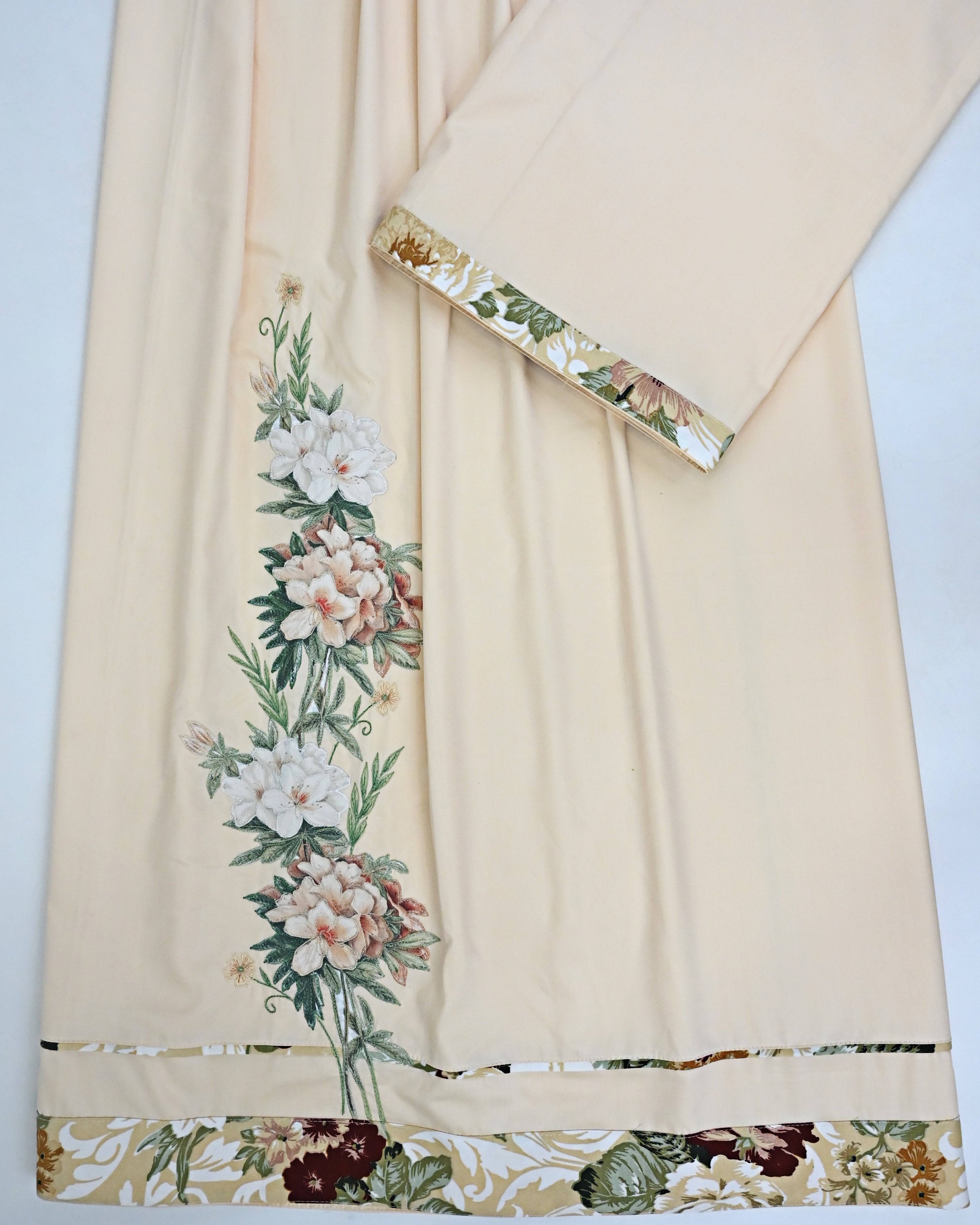 Light Peach Rida With Smart Floral Panel & Smart Floral Applique Work