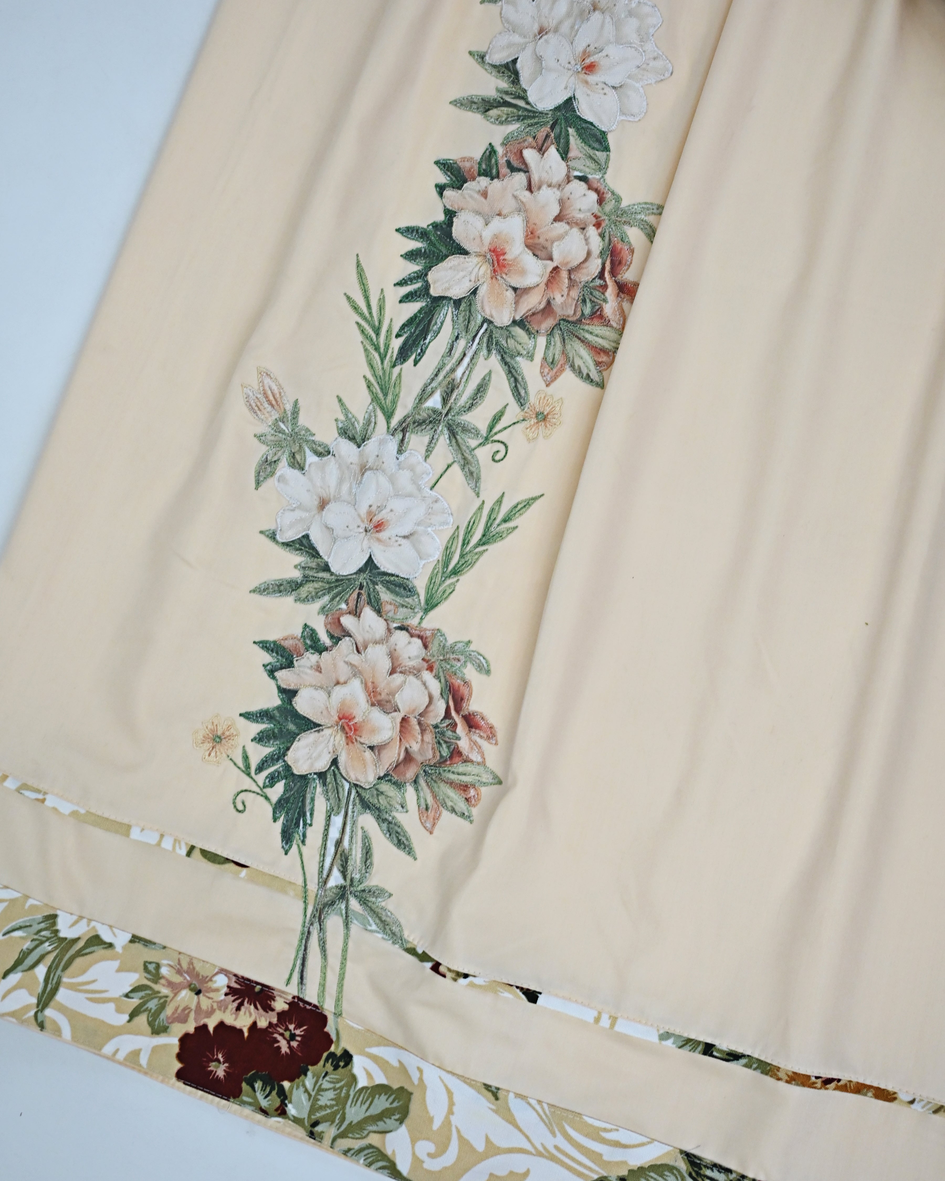 Light Peach Rida With Smart Floral Panel & Smart Floral Applique Work