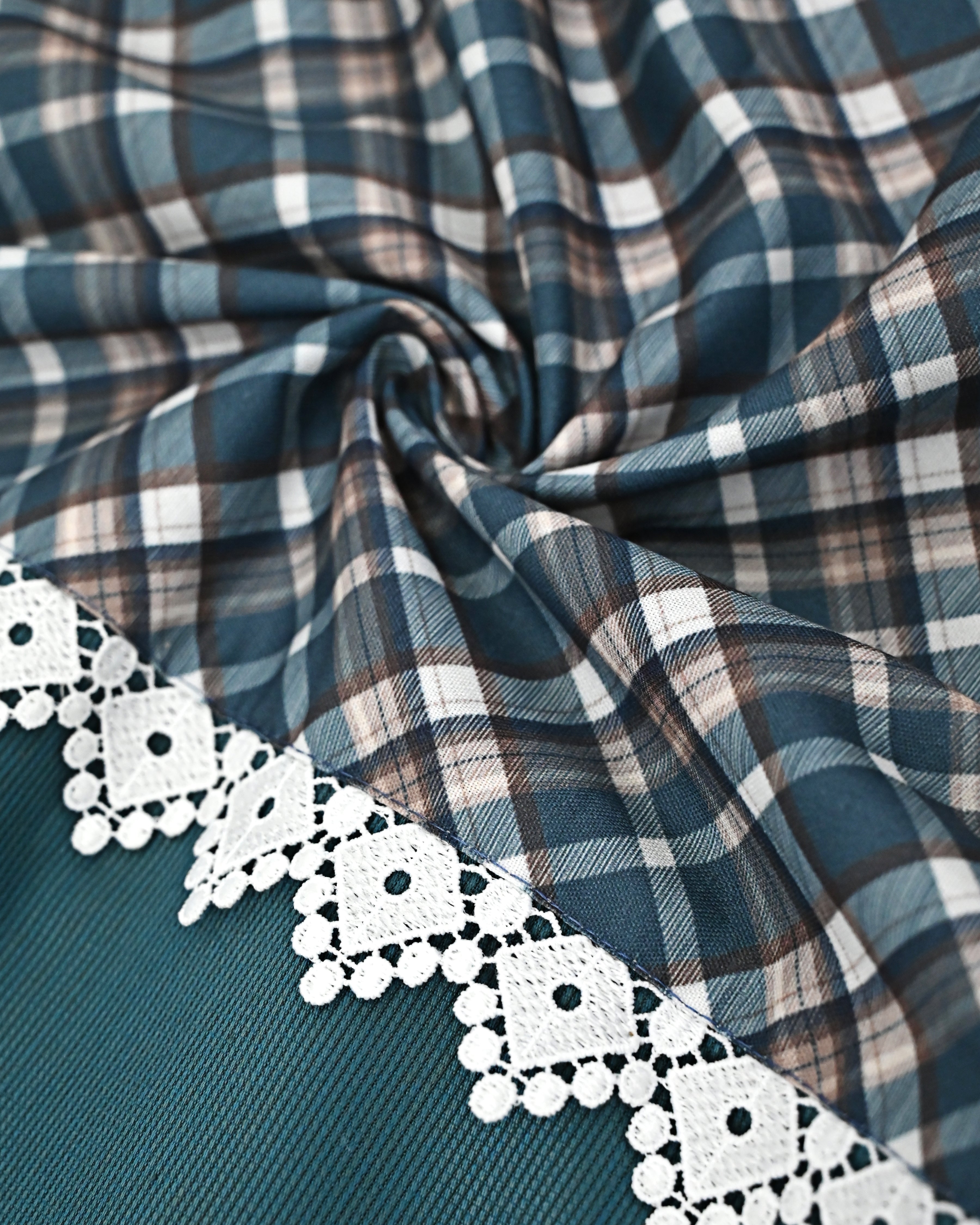 Dark Green & Dark Checks Pattern Rida With Smart Lace