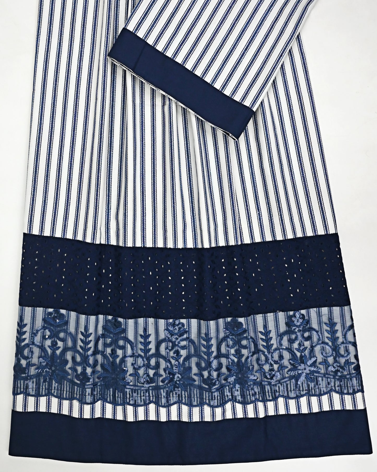 White Base Navy Blue Lining Rida With Smart Navy Hakoba Panel & Smart Lace