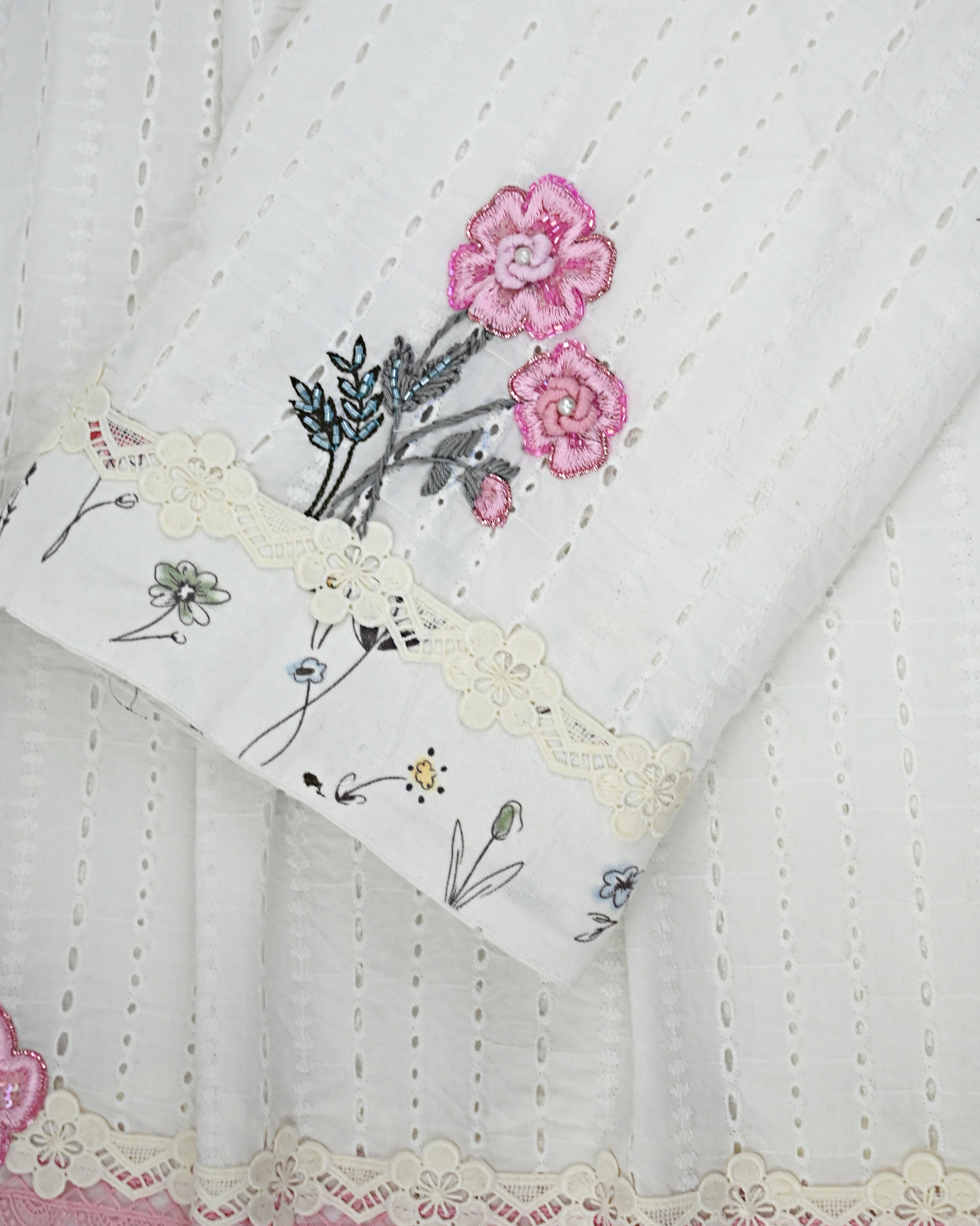 White Heavy Material Rida With Floral Print Panel Floral Work & Lace